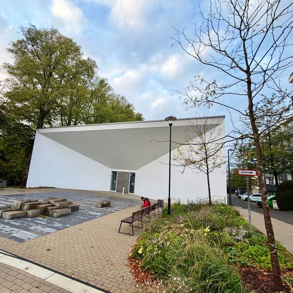 Der Vorplatz des Kulturforums Burscheid