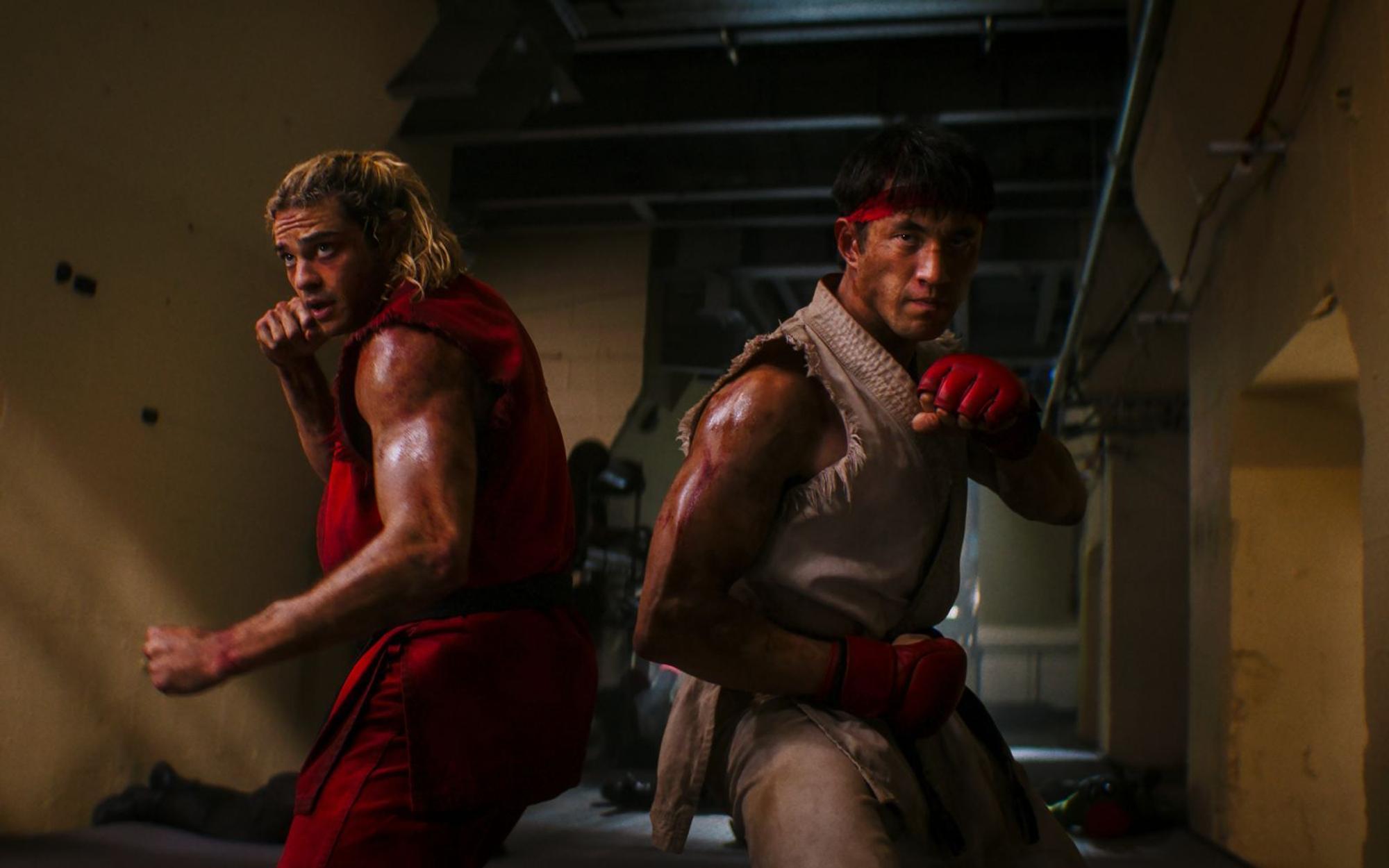 Ken Masters (Noah Centineo, links) und Ryu (Andrew Koji) müssen ihre komplizierte Vergangenheit im neuen Actionfilm „Street Fighter“ hinter sich lassen und zusammen kämpfen. (Bild: 2026 Paramount Pictures/Capcom/Legendary)