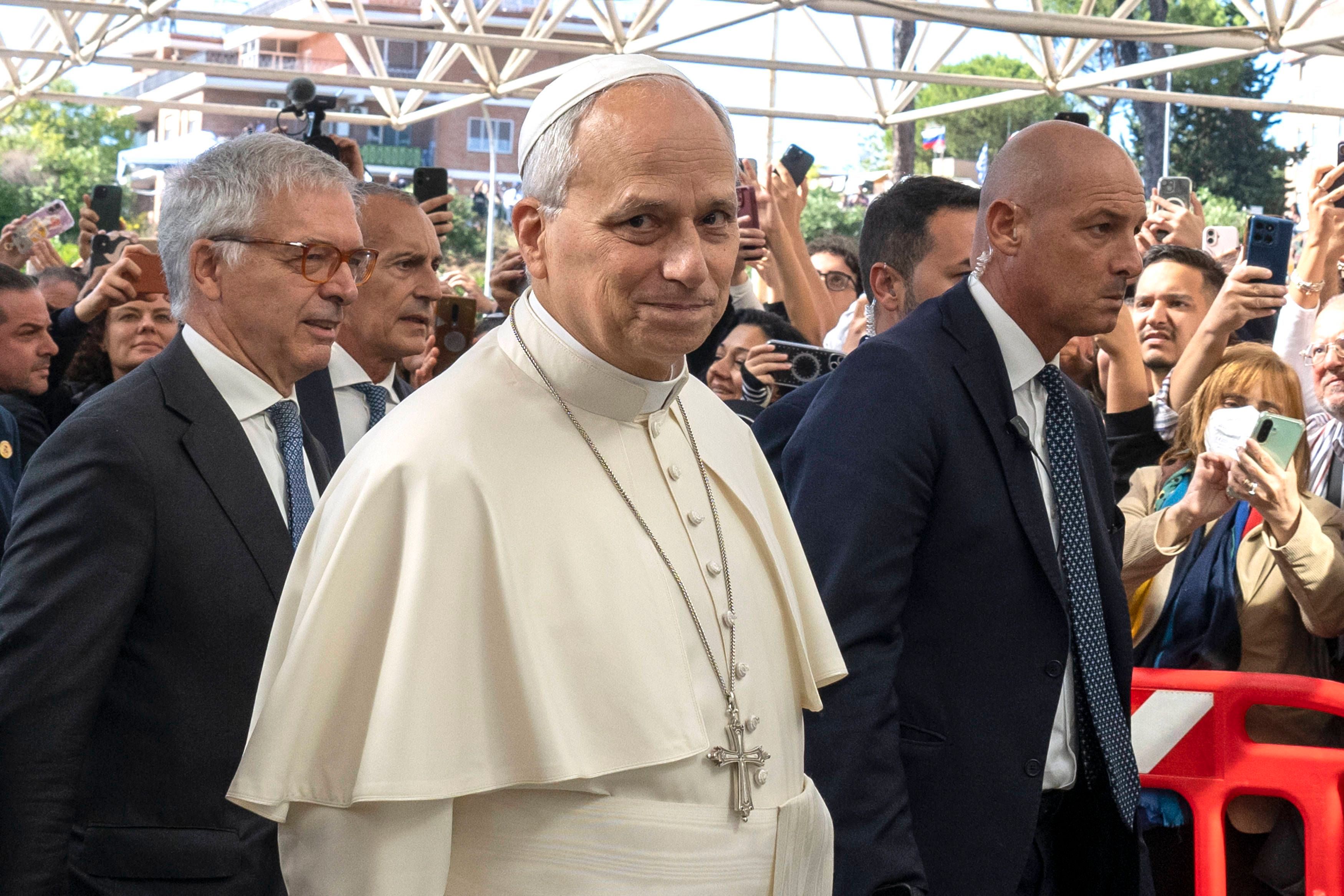 IPA89646606 - Italy, Rome, Vatican, October 13, 2026: Pope Leo XIV arrives at Gemelli University Hospital ahead of surgery to remove a lump from his lung, in Rome. Photo by ALESSIA GIULIANI/Catholic Press Photo PUBLICATIONxNOTxINxITA Copyright: xALESSIAxGIULIANI/xCatholicxPressxPhotox/xx IPA89646606