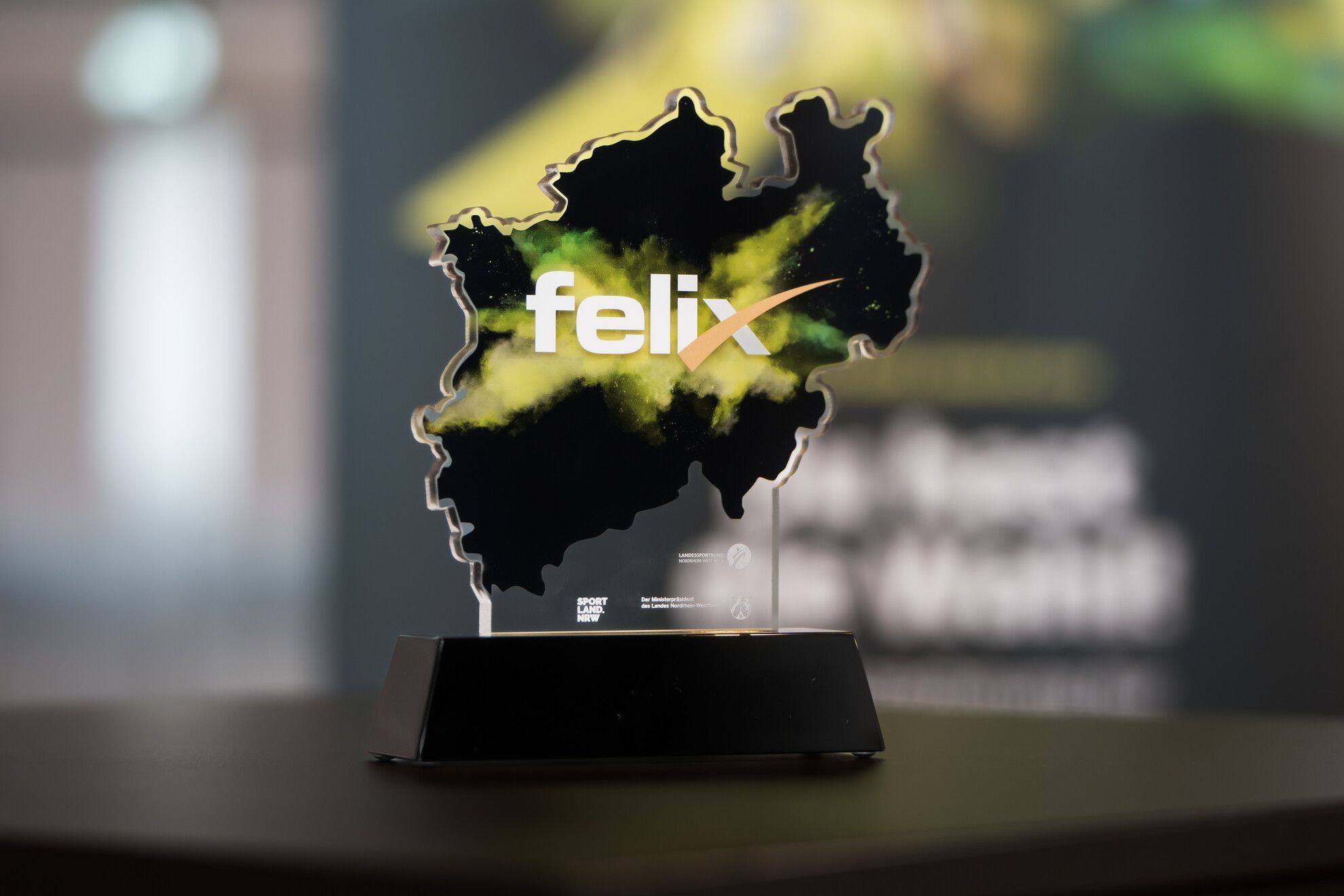 So sieht die Trophäe für Spitzensportler aus NRW aus – der „felix award“.