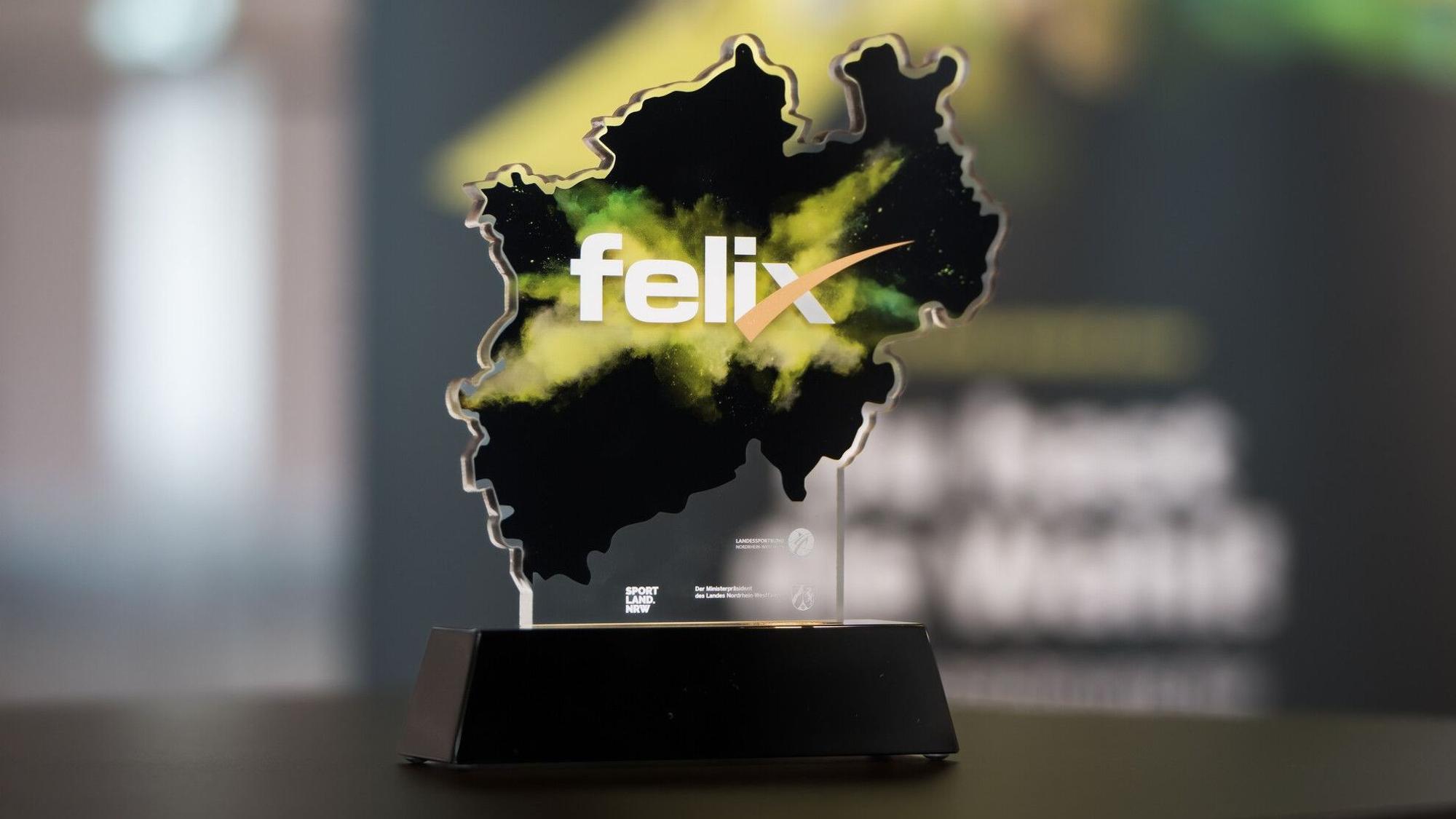 So sieht die Trophäe für Spitzensportler aus NRW aus – der „felix award“.