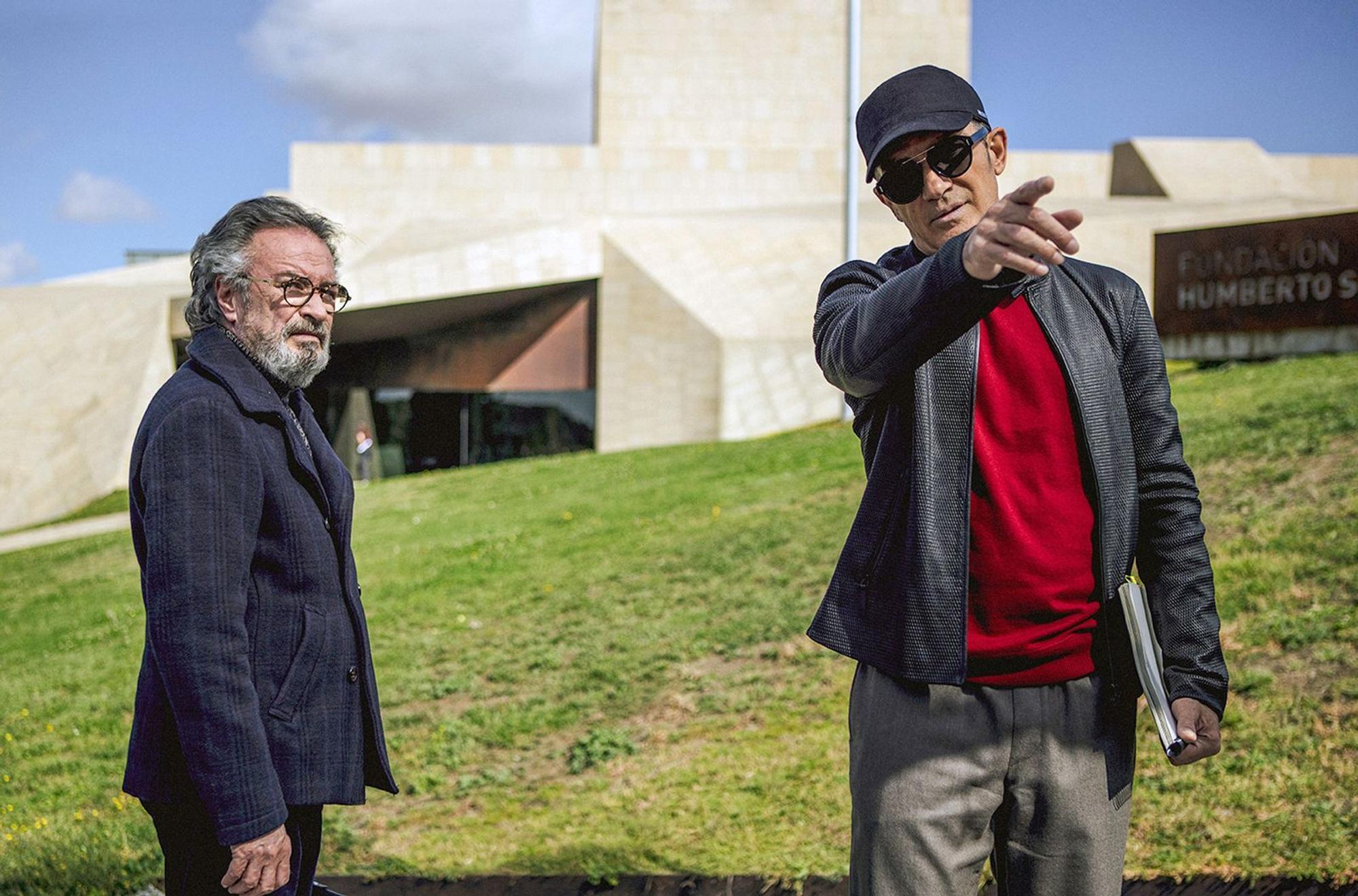 Zwei Welten treffen aufeinander: Der eitle Hollywood-Schauspieler Félix (Antonio Banderas, recht) lernt den elitär-intellektuellen Theaterschauspieler Iván (Oscar Martínez) kennen. (Bild: Studiocanal)