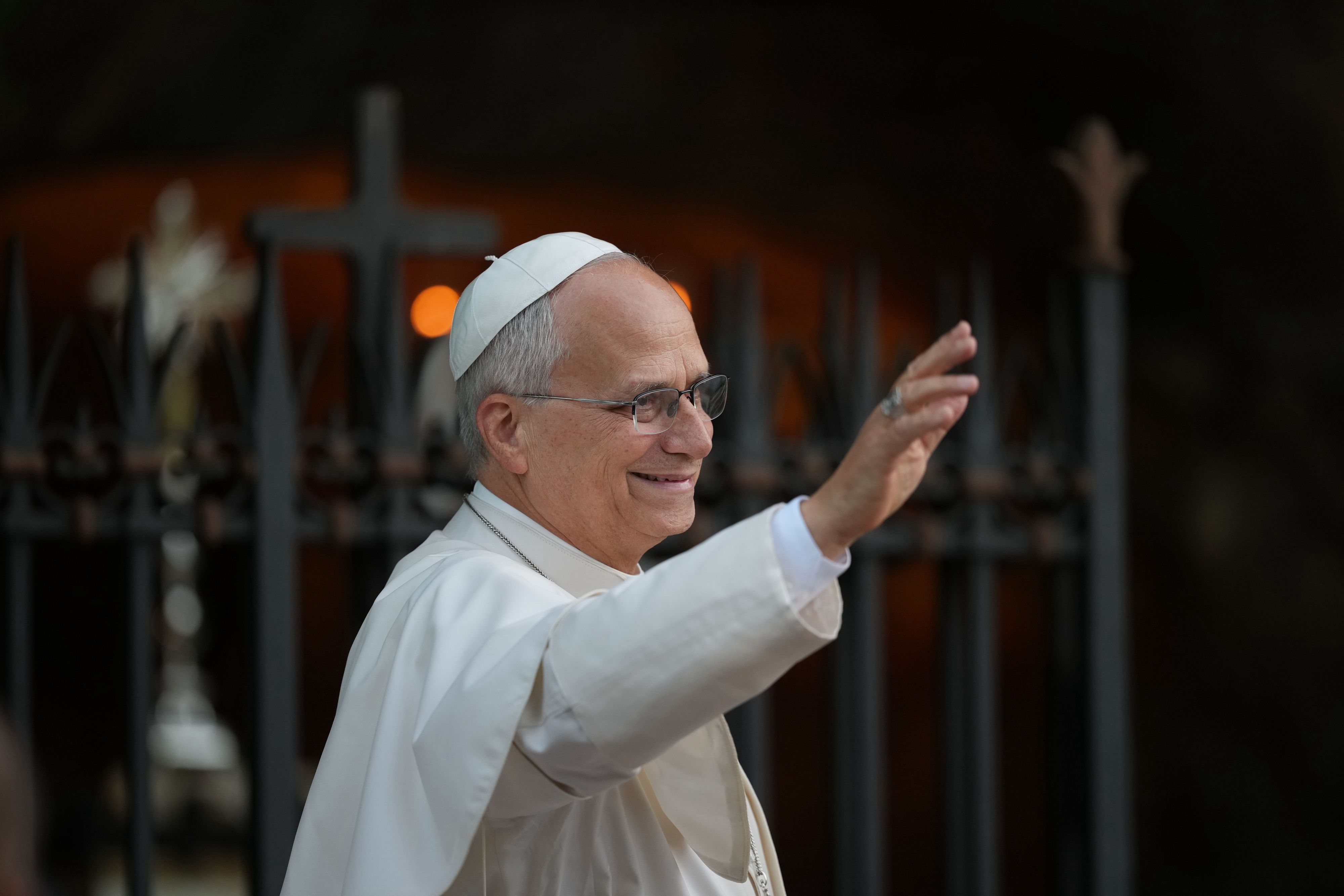 Papst Leo XIV. wurde ein bösartiger Tumor entfernt.