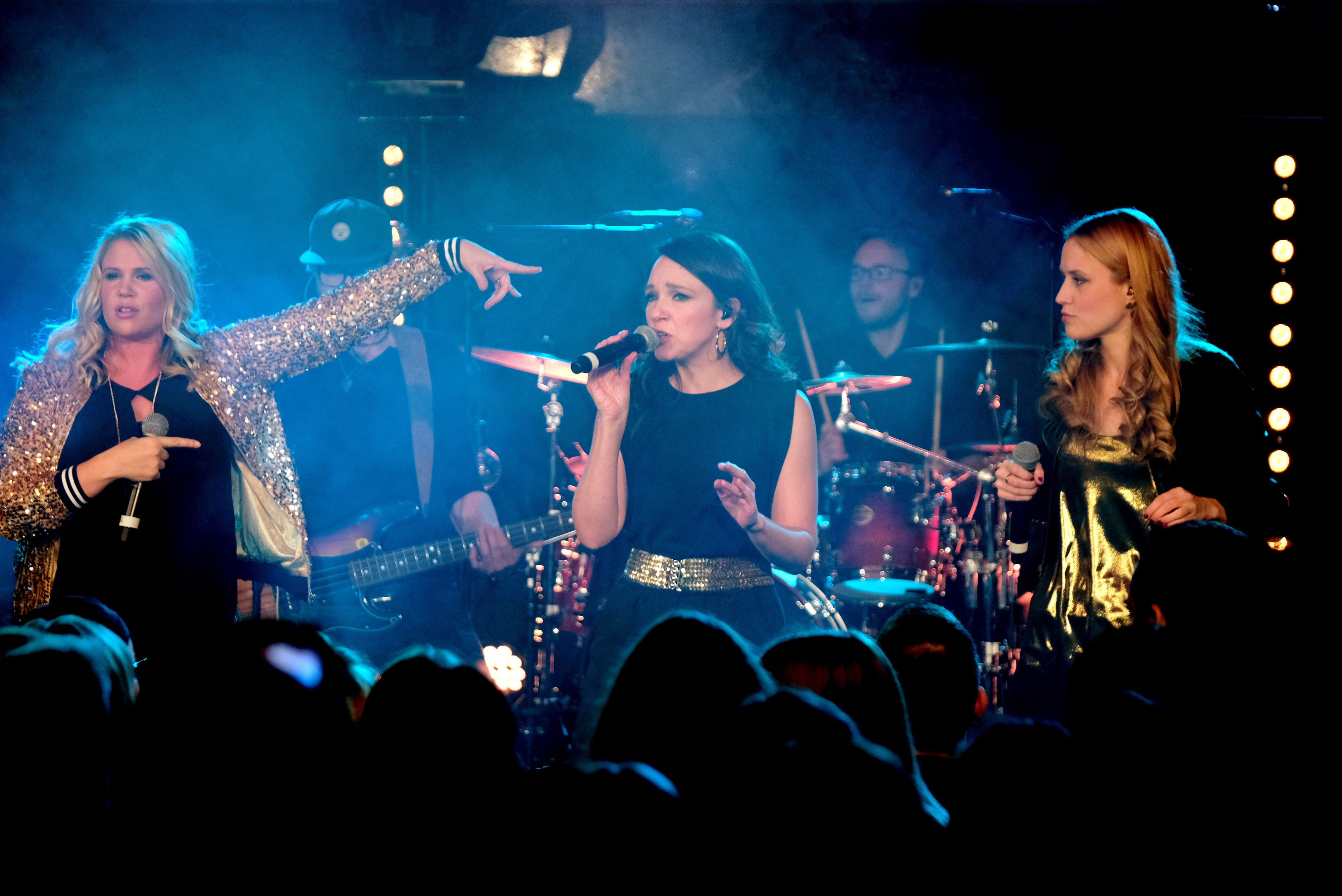 Carolin Kebekus mit ihrer Band Beer Bitches. (Archivbild)