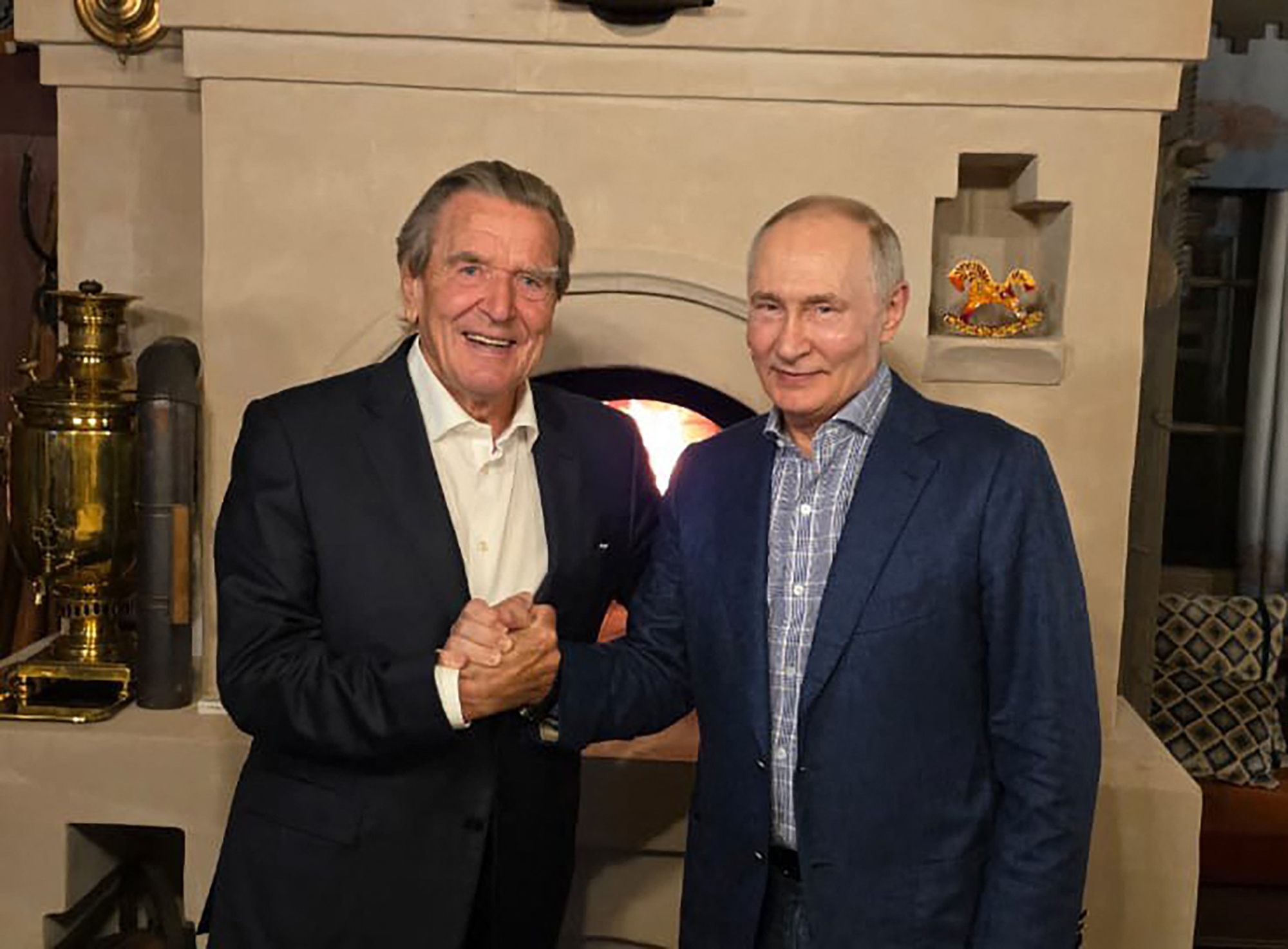 Wladimir Putin und Altkanzler Gerhard Schröder