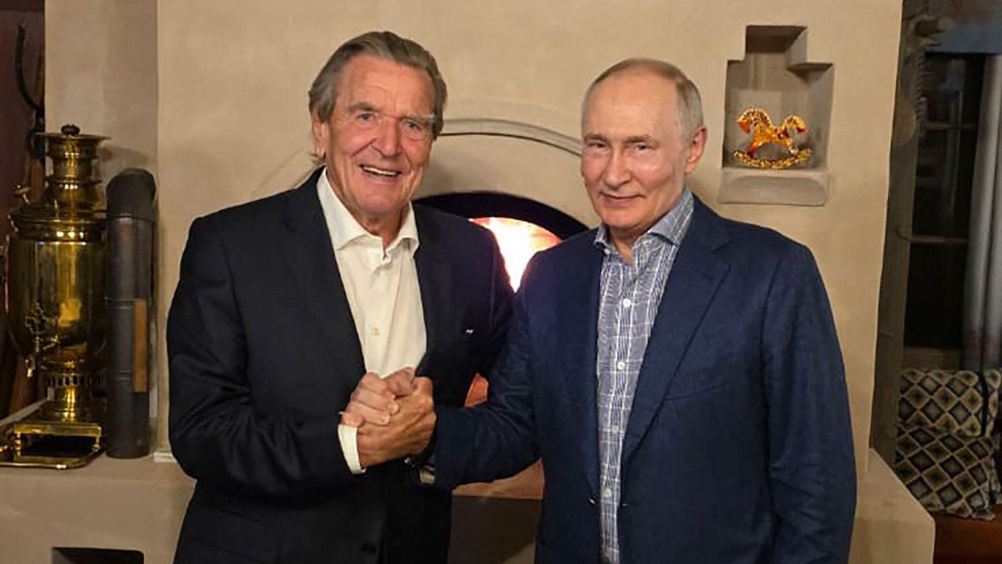 Wladimir Putin und Altkanzler Gerhard Schröder