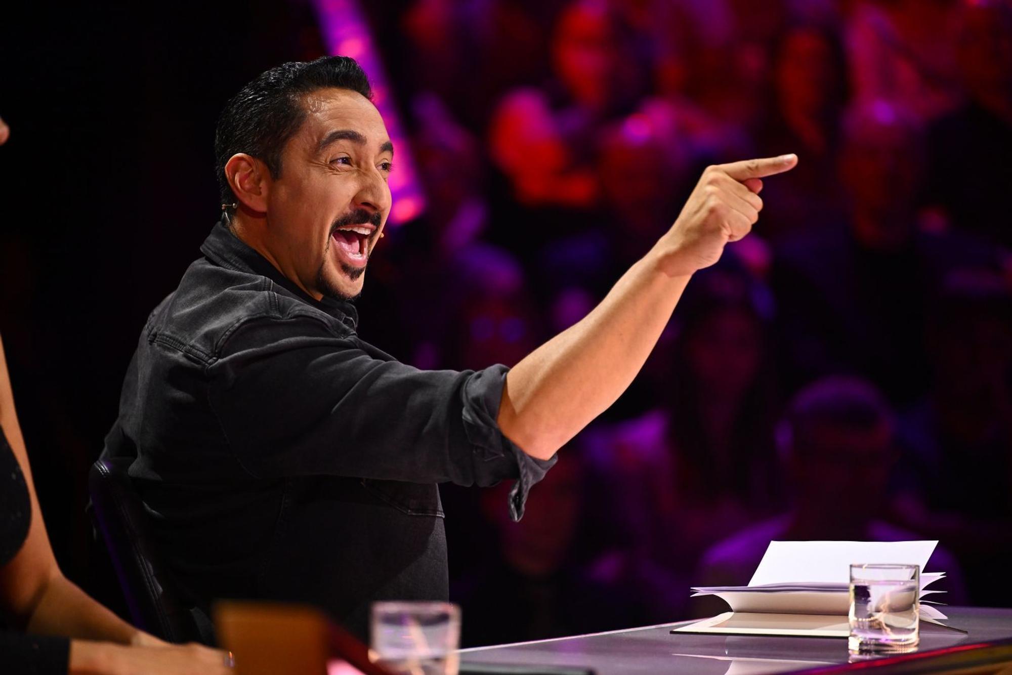 Hab dich! Rategast Eko Fresh (Bild) hatte im Halbfinale von „The Masked Singer“ einen sensationellen Promi-Verdacht. Er vermutete unter einer der Masken Politiker Jens Spahn. (Bild: Joyn/Willi Weber)
