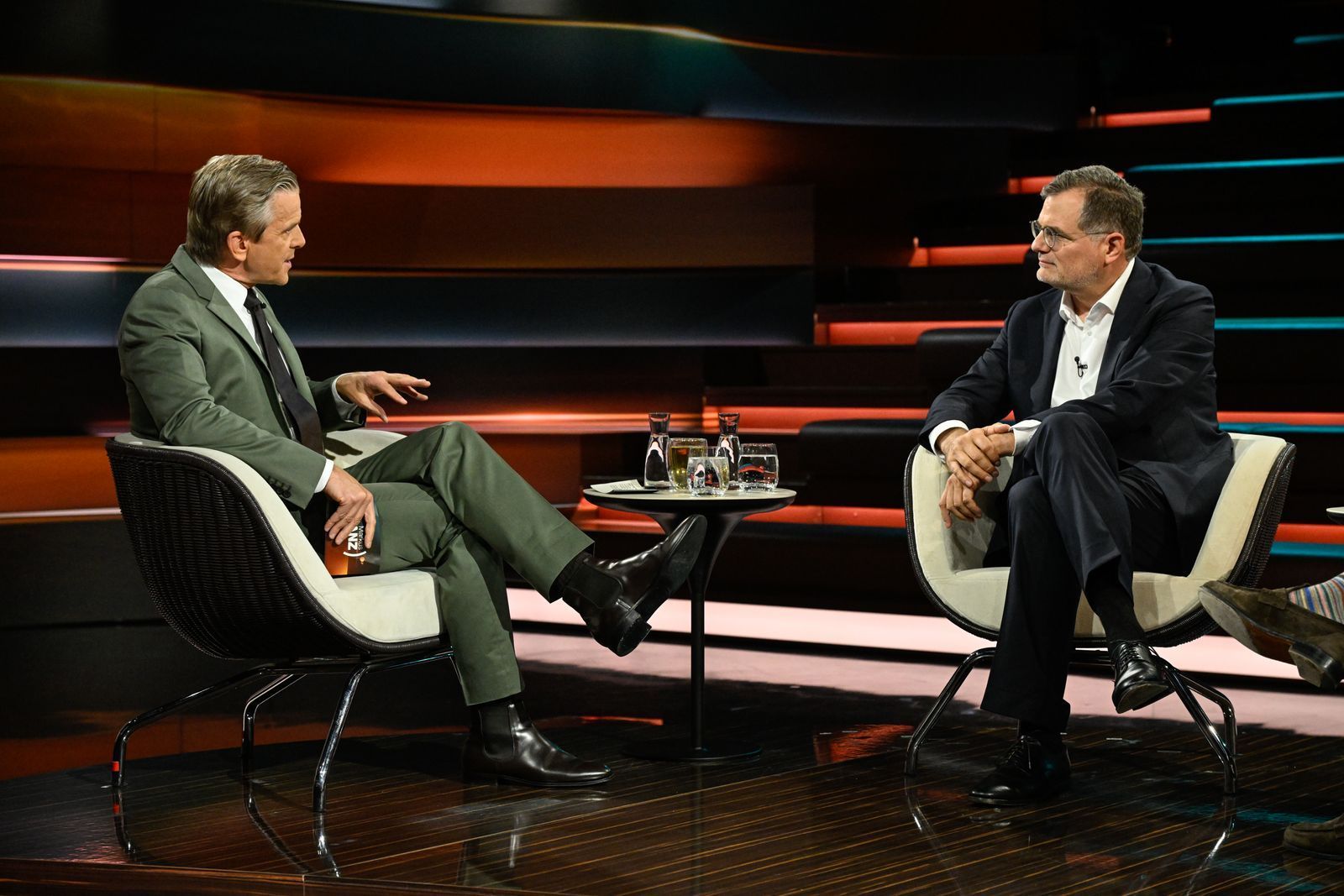 Nach dem Rücktritt von Bärbel Bas wunderte sich der ZDF-Moderator über die Angriffe der SPD-Spitze in Richtung Union. (Bild: ZDF / Markus Hertrich)