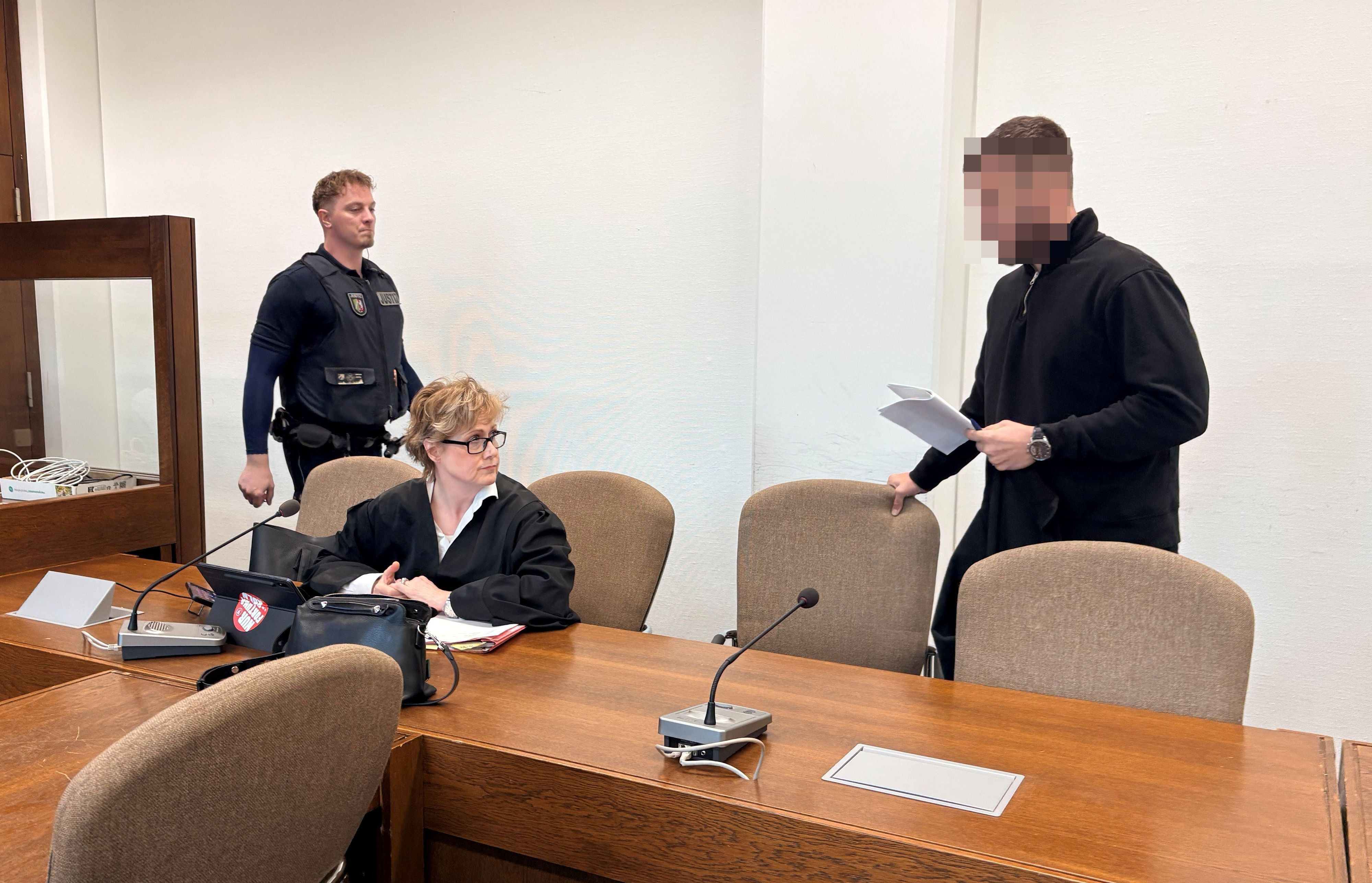 Der Angeklagte mit seiner Verteidigerin Petra Eßer beim Prozess im Landgericht