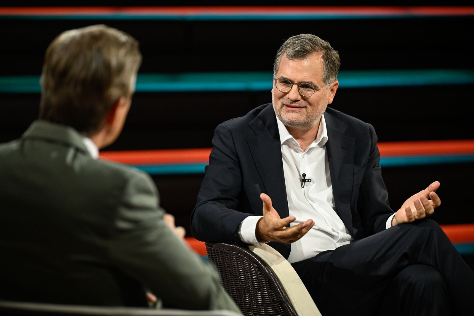SPD-Politiker Wolfgang Schmidt tat sich am Mittwochabend schwer, die Spitze seiner Partei zu kritisieren. (Bild: ZDF / Markus Hertrich)