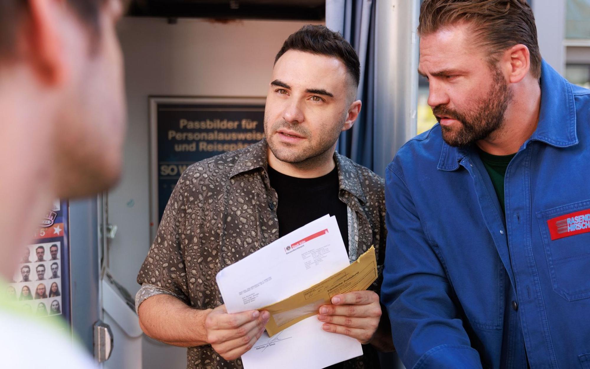 „Unter uns“-Stars Lars Steinhöfel (links) und Richard Lingscheidt: Kommendes Jahr ist bei der RTL-Daily Schluss. (Bild: RTL / Sebastian Meyer)