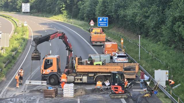 Installation der WIM-Anlage auf der A4 vor der Wiehltalbrücke