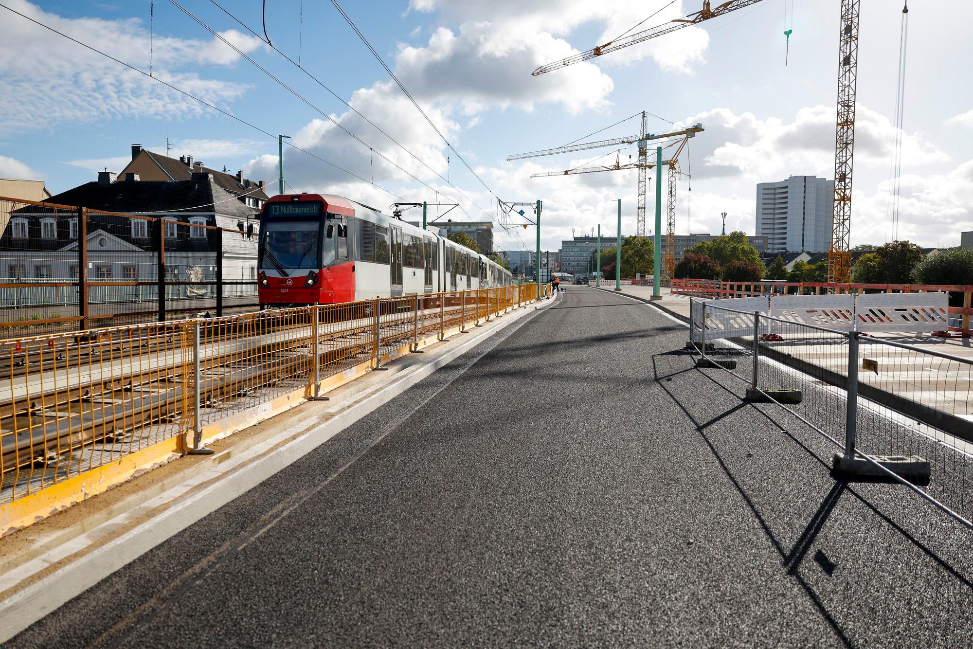 10.10.2026, Köln:
Gesamtinstandsetzung Mülheimer Brücke: Start der Bauphase 4
Sonja Rode, Leiterin des Amtes für Brücken, Tunnel und Stadtbahnbau der Stadt Köln,
Foto: Thomas Banneyer