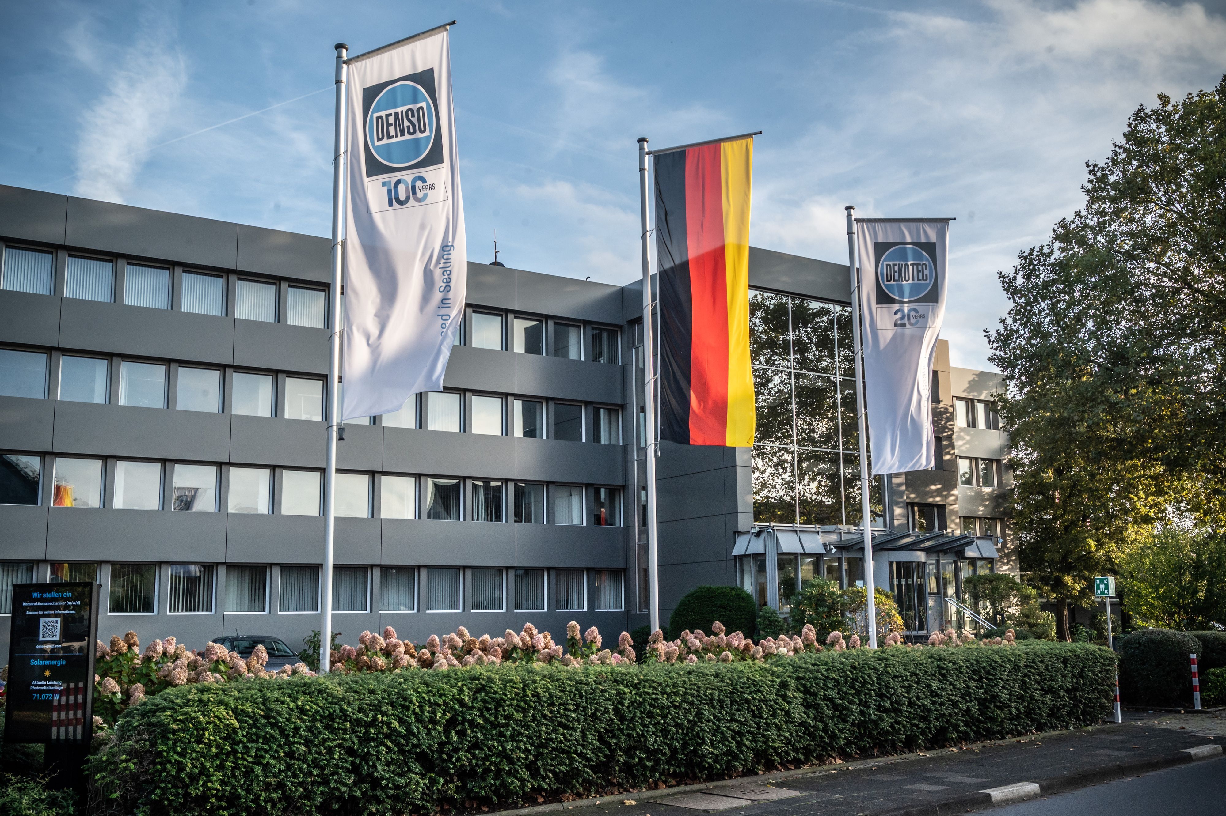 Denso sitzt an der Felderstraße in Rheindorf.