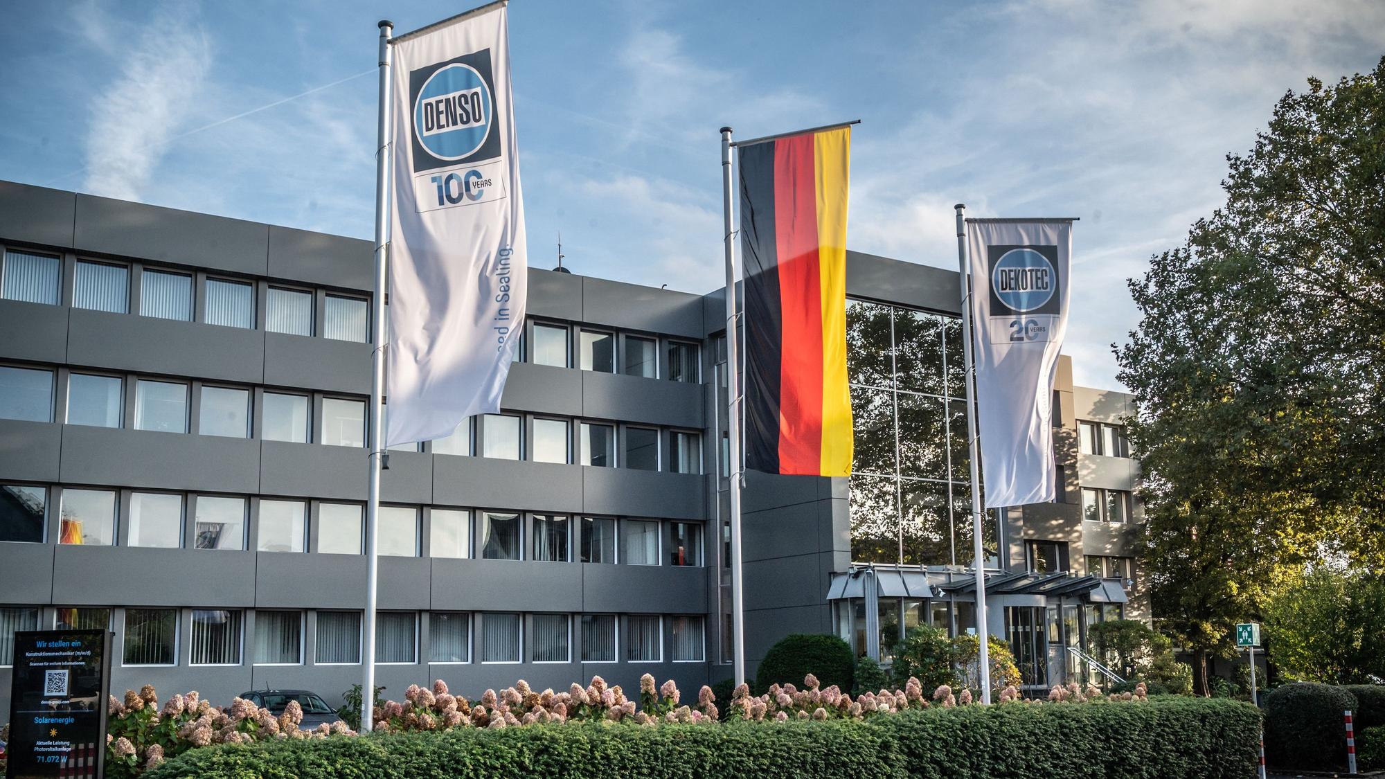 Denso sitzt an der Felderstraße in Rheindorf.