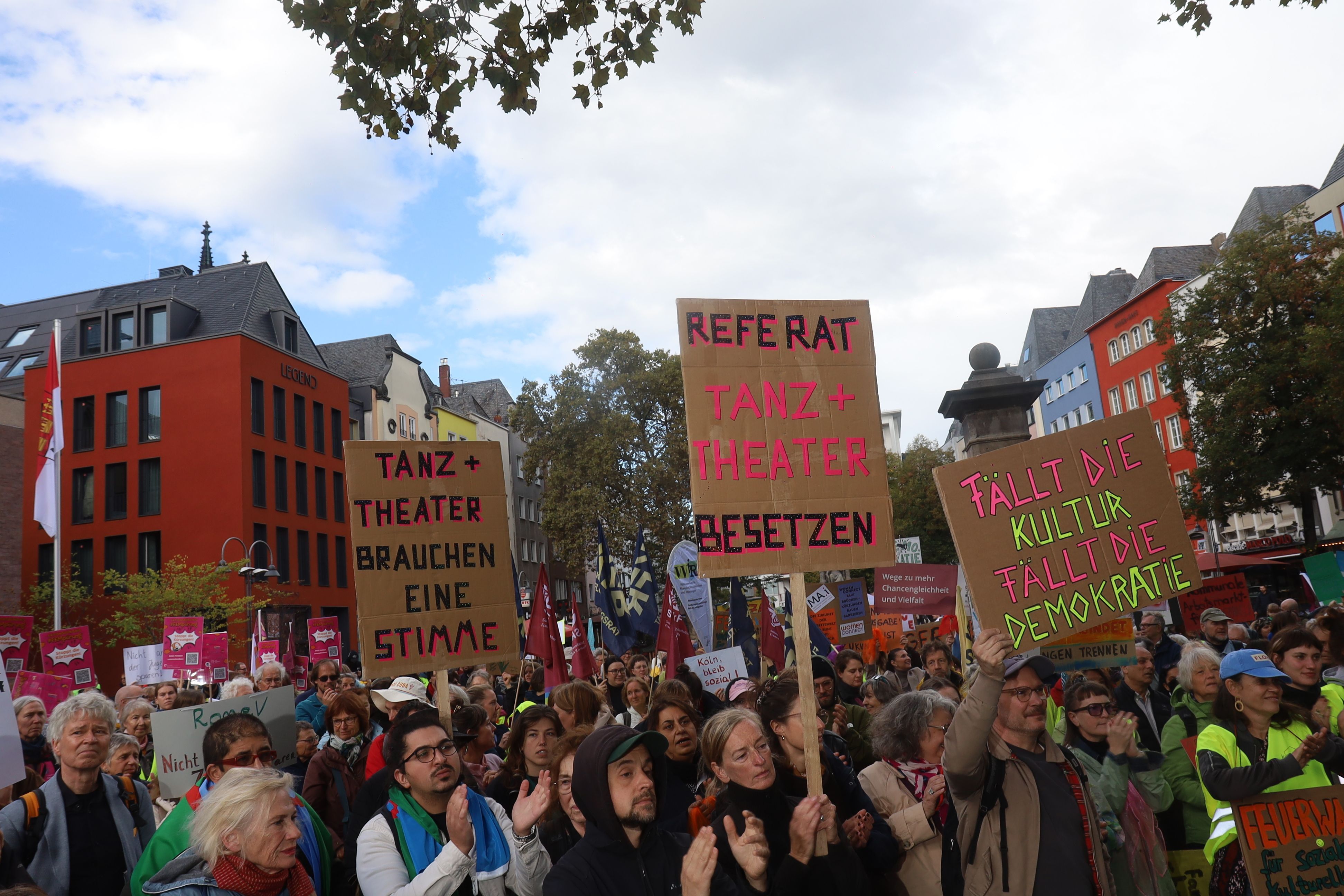 Kundgebung gegen die geplanten Haushaltskürzungen der Stadt Köln Anfang Oktober.