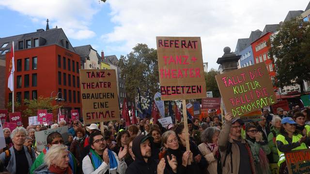Kundgebung gegen die geplanten Haushaltskürzungen der Stadt Köln Anfang Oktober.