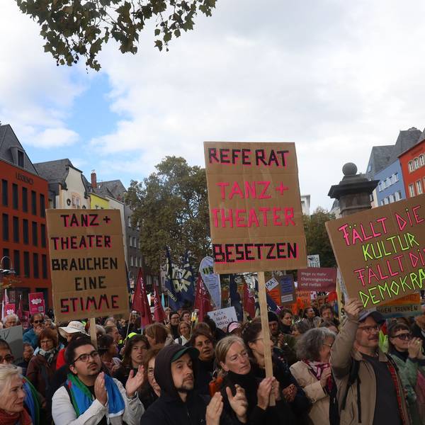 Kundgebung gegen die geplanten Haushaltskürzungen der Stadt Köln Anfang Oktober.