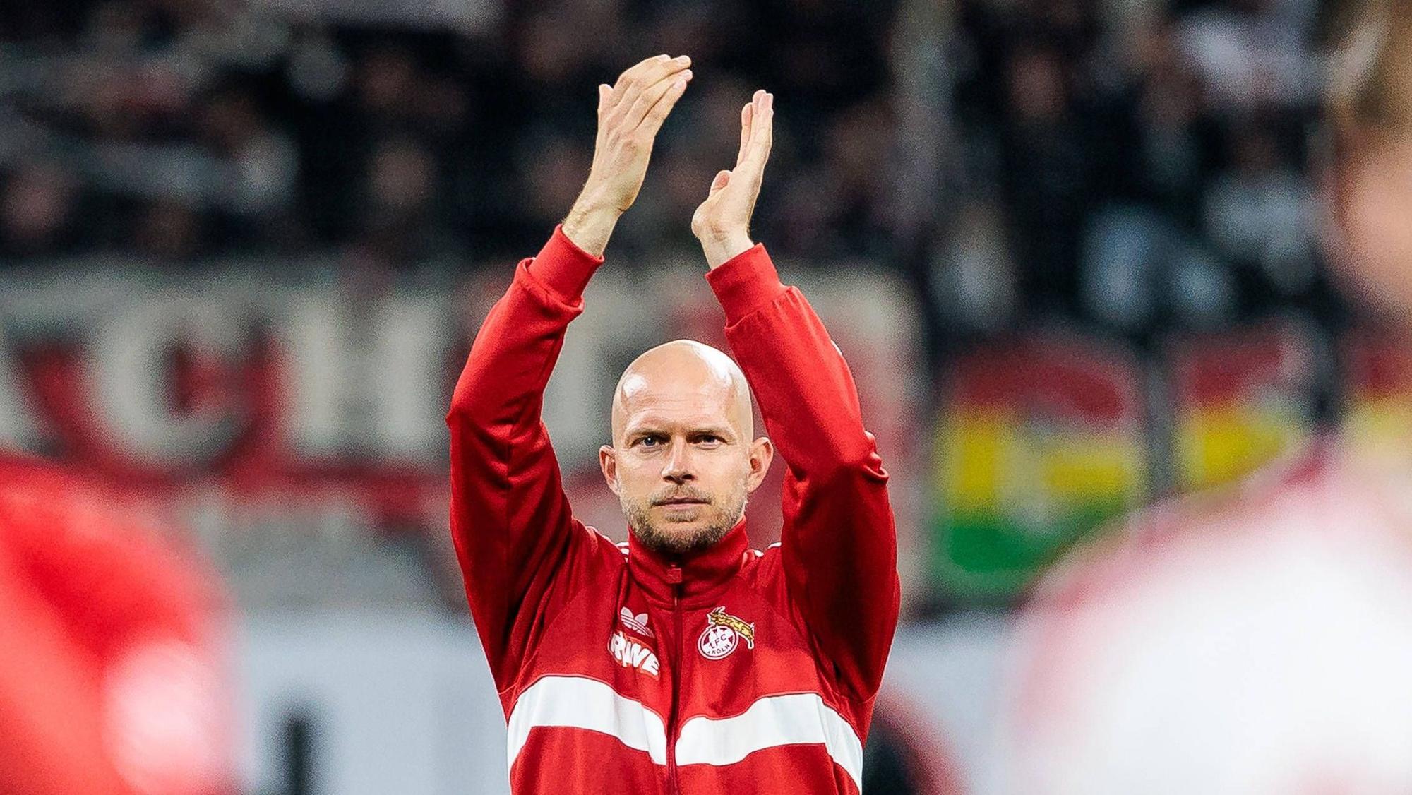 FRANKFURT, GERMANY - OCTOBER 16: Rene Wagner Head Coach 1. FC Koeln applauding for the fans after the Bundesliga match between Eintracht Frankfurt vs. 1. FC Koeln at Deutsche Bank Park on matchday 6 of the 1. Bundesliga on October 16, 2026 in Frankfurt, Germany. DFL REGULATIONS PROHIBIT ANY USE OF PHOTOGRAPHS AS IMAGE SEQUENCES AND/OR QUASI-VIDEO. Hesse Germany Copyright: xSteffiexWunderlx