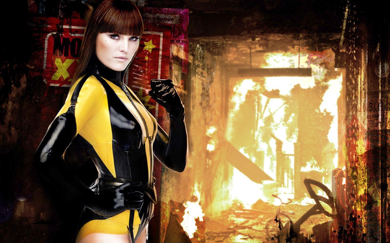 Sexy und an der Oberfläche selbstbewusst, hat auch Silk Spectre II (Malin Akerman) dunkle Flecken in ihrer Vergangenheit. (Bild: RTLZWEI)