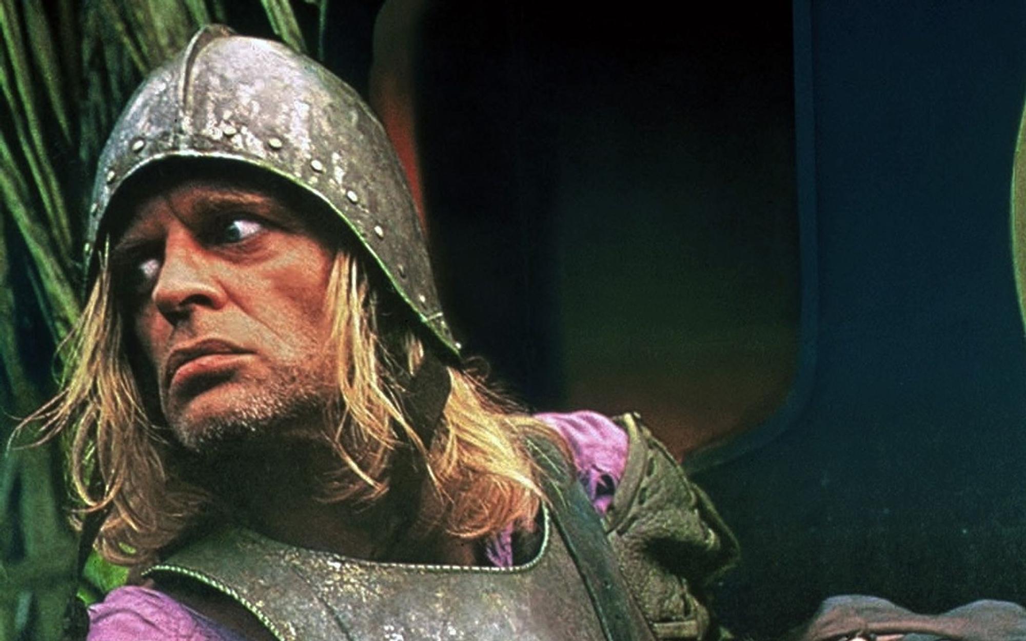 Szene aus „Aguirre, der Zorn Gottes“: Lope de Aguirre (Klaus Kinski) wollte mit seiner von einem Indianerpfeil tödlich getroffenen Tochter Flores (Cecilia Rivera) eine neue Dynastie gründen. (Bild: Studiocanal)