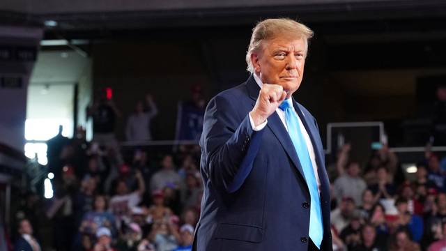 US-Präsident Donald Trump trifft am 17. Oktober 2026 in Highland Heights (Kentucky) ein, um bei einer Wahlkampfveranstaltung eine Rede zu halten.