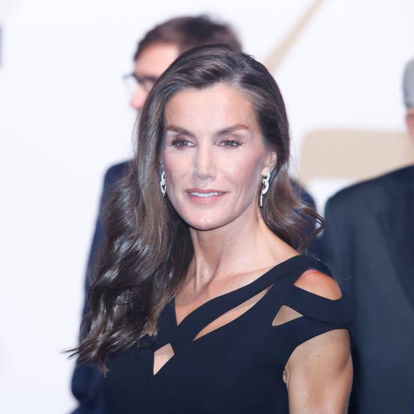 Spaniens Königin Letizia hat in Barcelona an der 75. Jubiläumsverleihung des renommierten Literaturpreises „Premio Planeta“ teilgenommen, bei der Isabel Allende für ihren Roman „La hora antes del alba“ mit der mit einer Million Euro dotierten Hauptauszeichnung geehrt wurde.