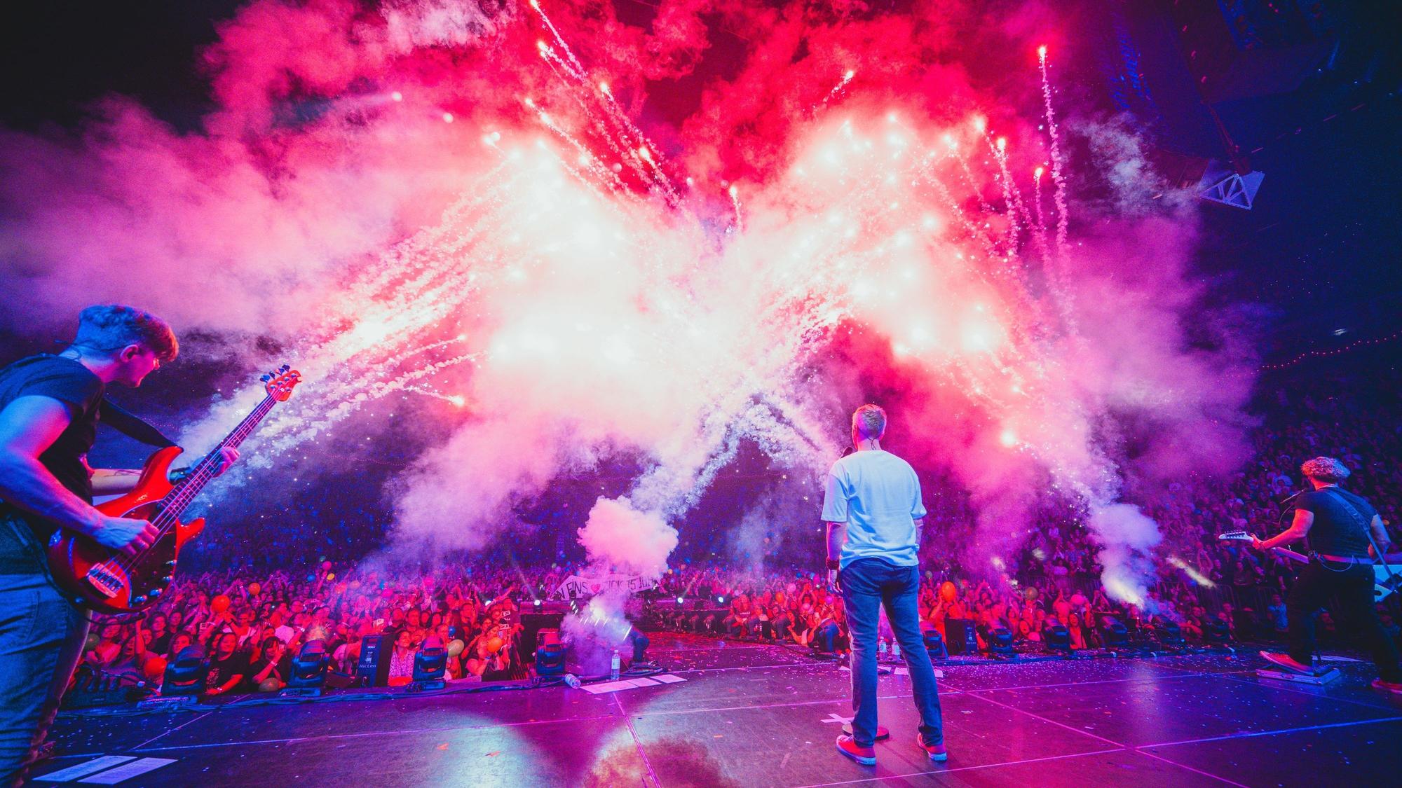 Feuerwerk beim Konzert von Kasalla.