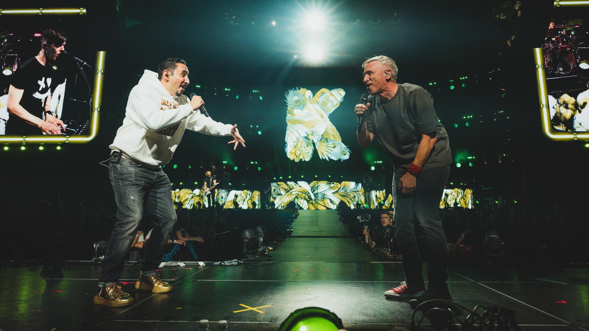 Eko Fresh mit Bastian Campmann auf der Bühne.