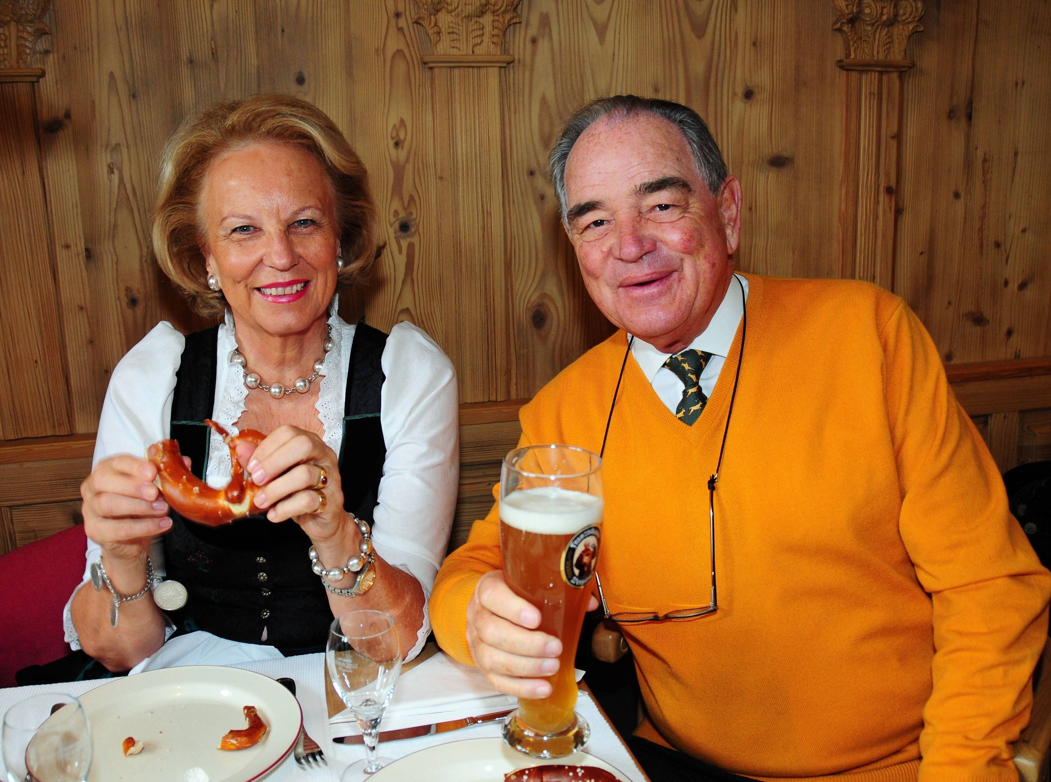 Rudolf Graf von Schönburg mit Ehefrau Marie-Luise (Prinzessin von Preußen) anlässlich des Wiesn-Auftaktes (Oktoberfest 2008) in München.