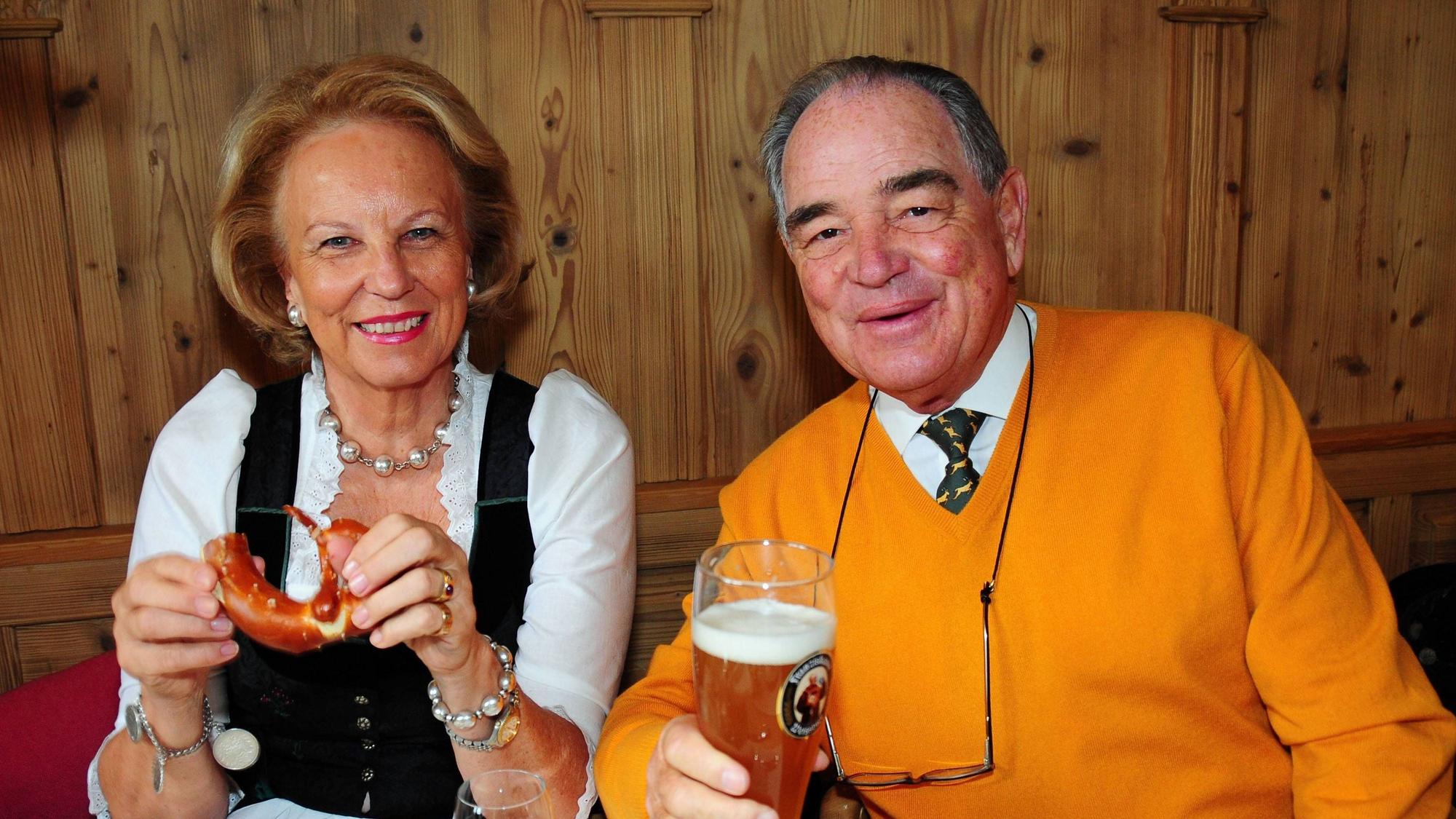 Rudolf Graf von Schönburg mit Ehefrau Marie-Luise (Prinzessin von Preußen) anlässlich des Wiesn-Auftaktes (Oktoberfest 2008) in München.