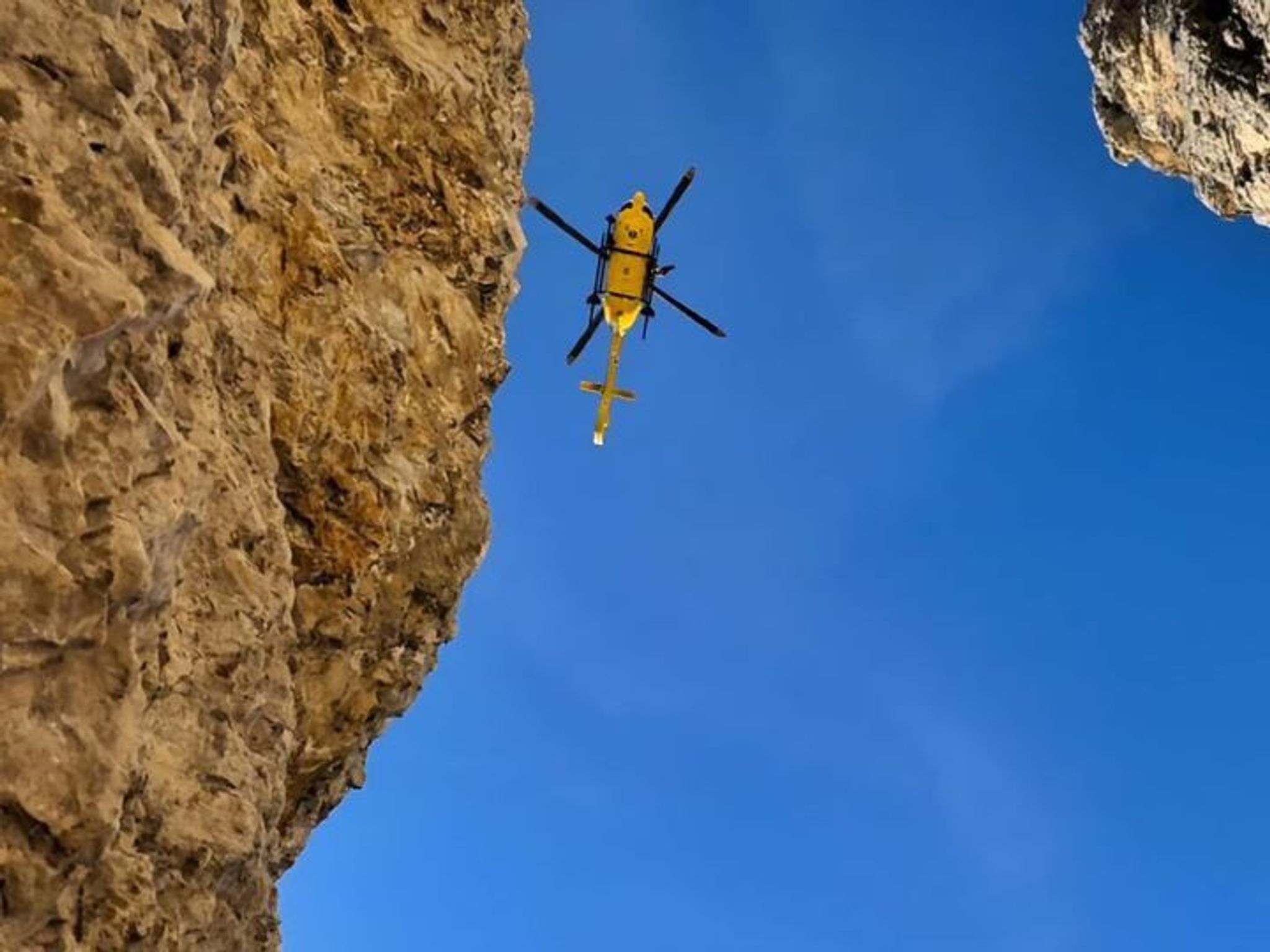 Ein Hubschrauber der Bergwacht.