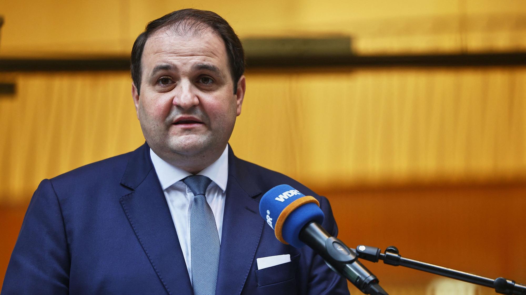 Nathanael Liminski (CDU). Medien-Staatssekretär des Landes, spricht bei der Vergabe der Auszeichnung "Ort der Demokratiegeschichte“.