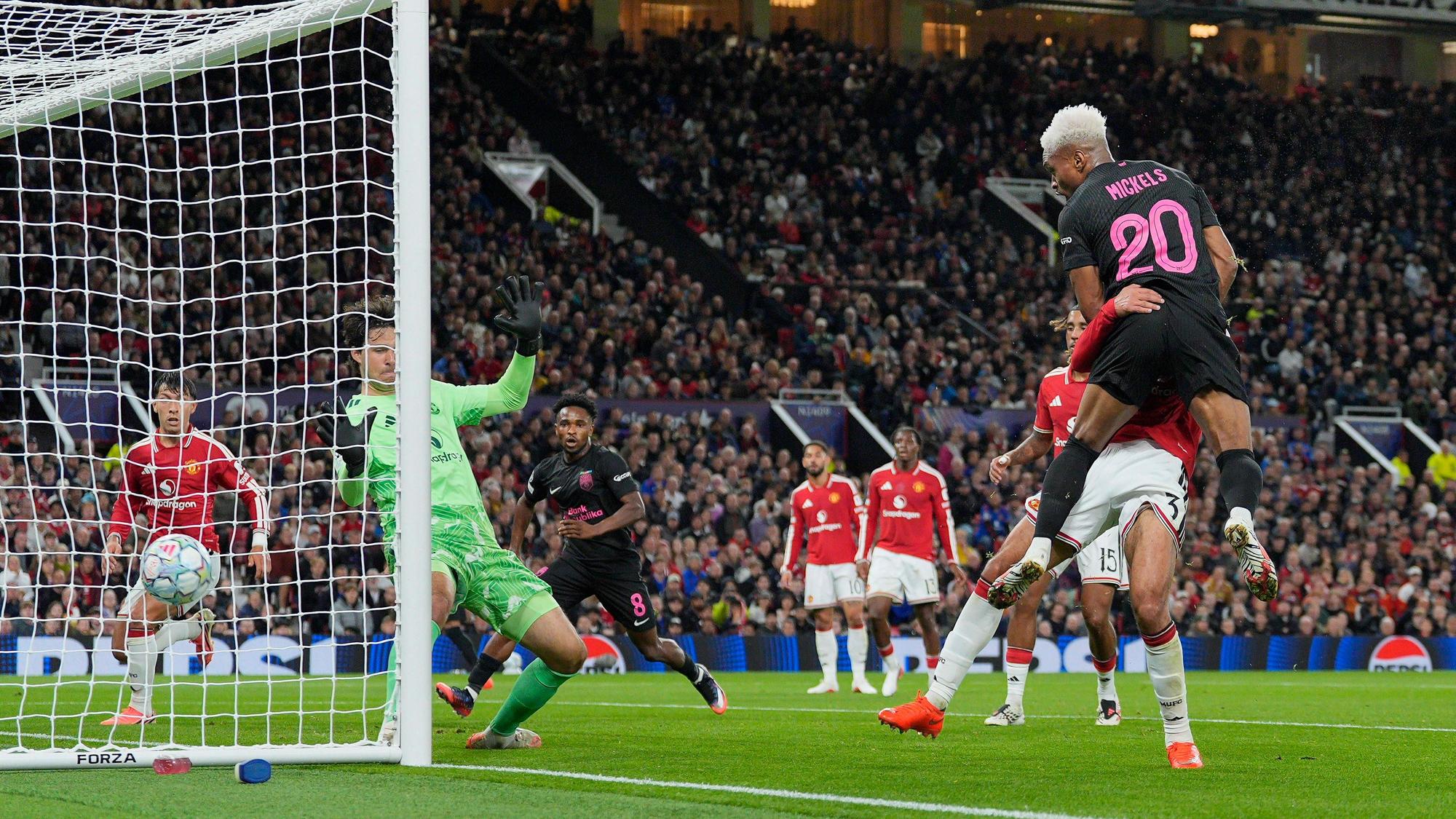 Joy-Lance Mickels erfüllt sich seinen Traum im Old Trafford bei Manchester United.