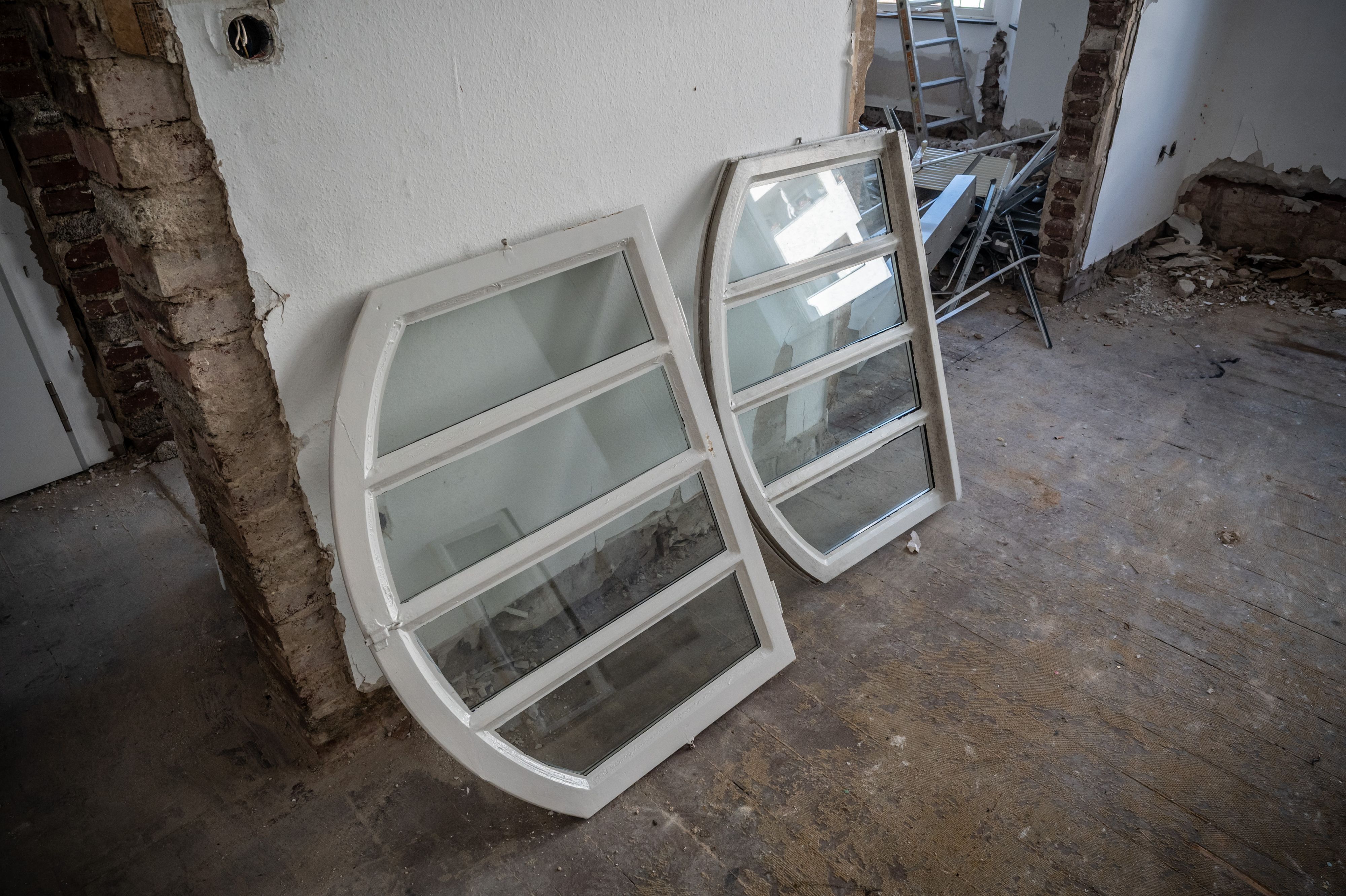 Fenster werden ausgebaut.