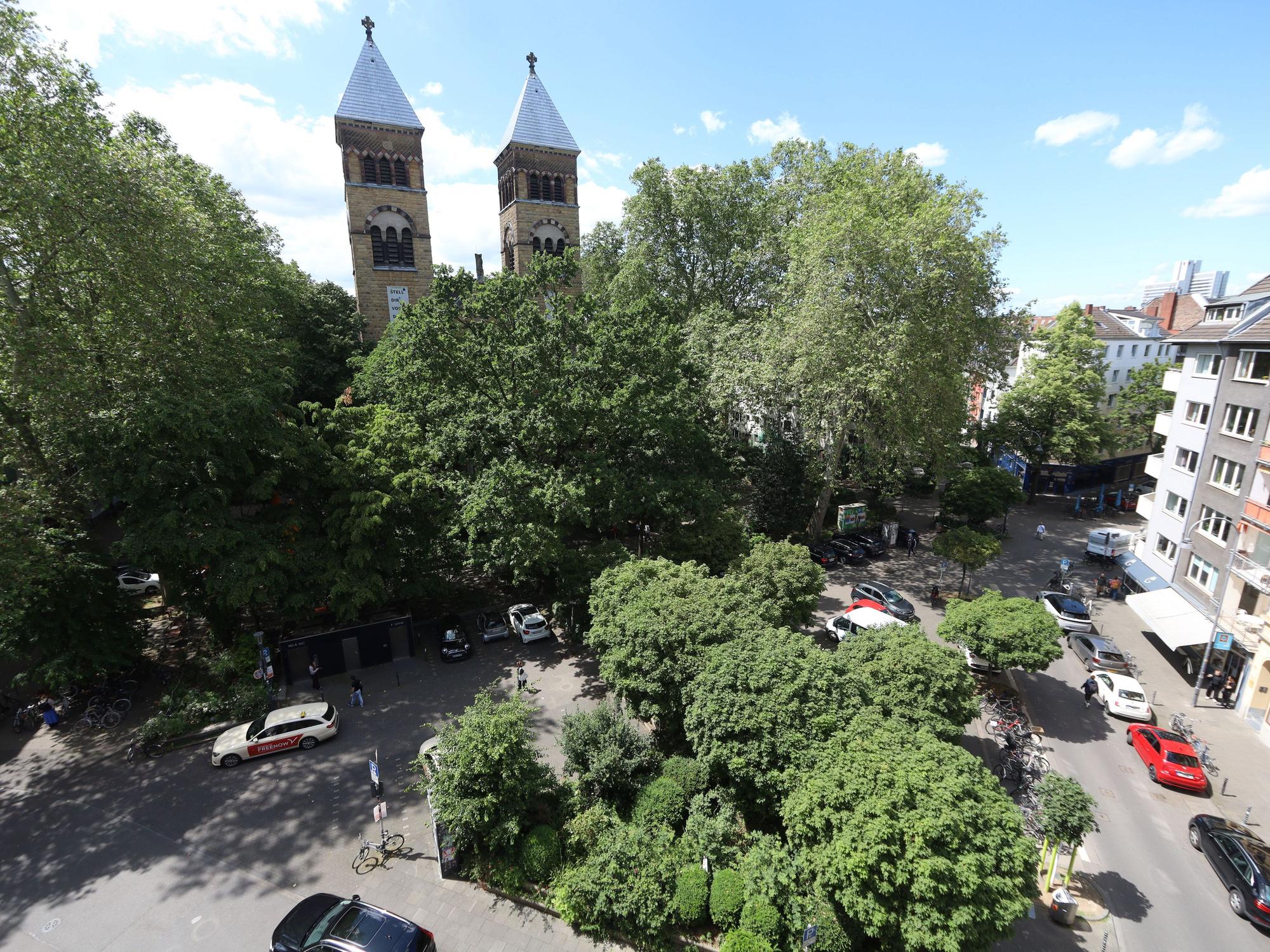 Blick auf den Brüsseler Platz mit der Kirche St. Michael: Das Belgische Viertel landete im TUI-Ranking auf dem Spitzenplatz.