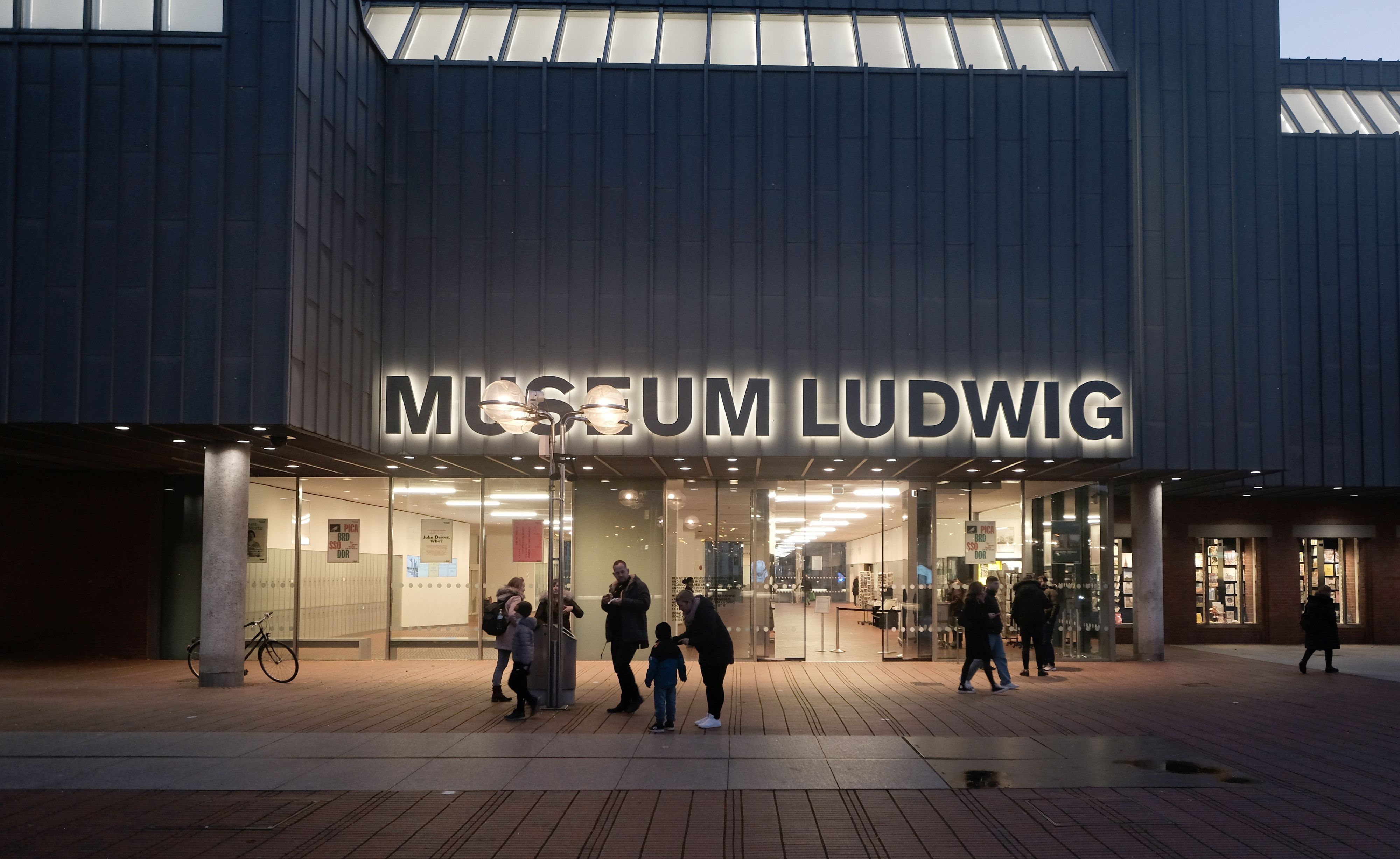 Das Museum Ludwig am Abend. (Archivbild)