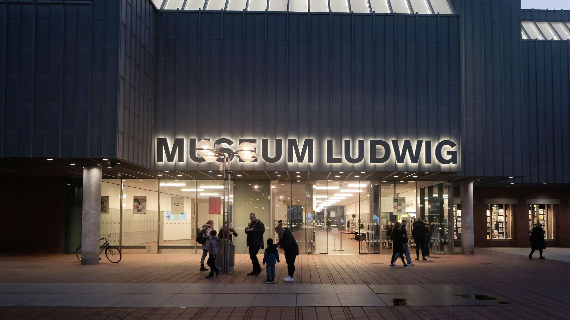 Das Museum Ludwig am Abend. (Archivbild)