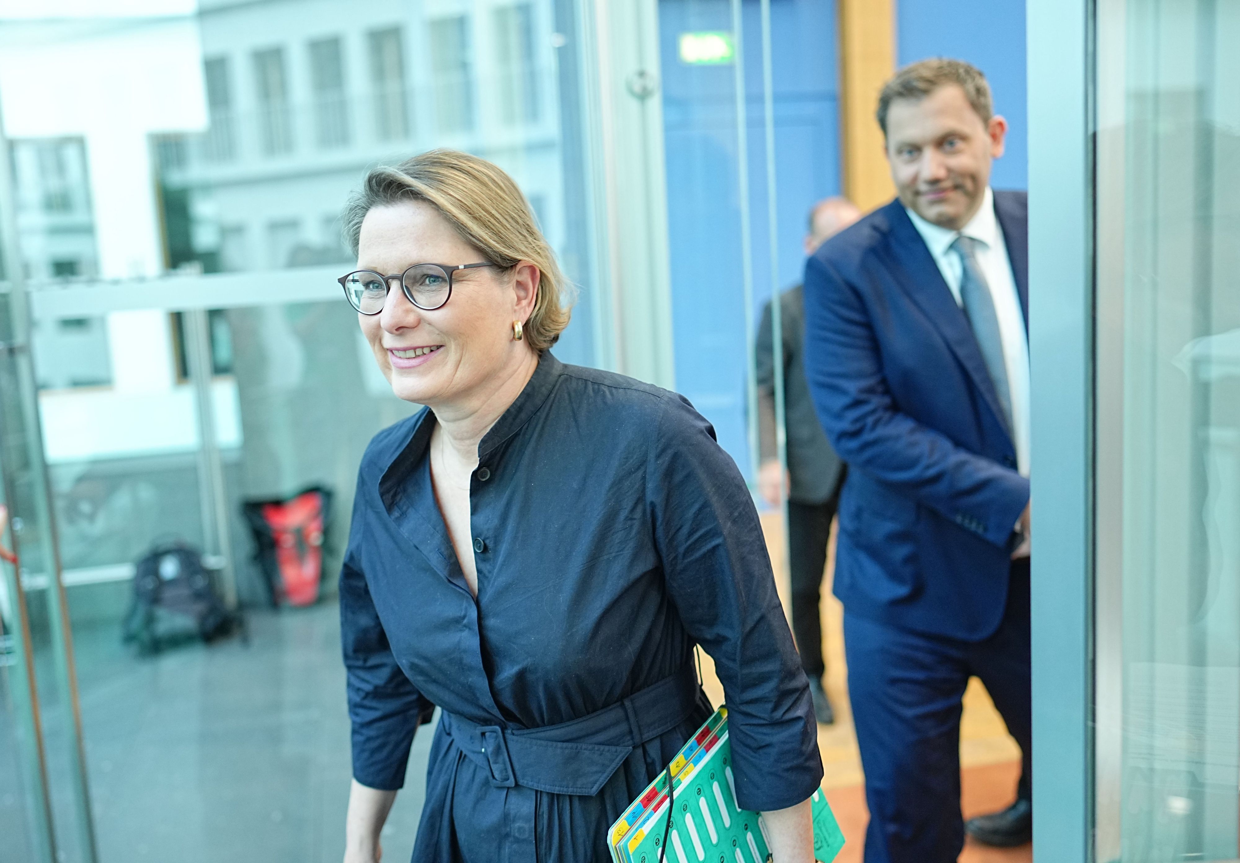Haben Eckpunkte für ein Gesetz zu einer Elementarschadenversicherung erarbeitet: Justizministerin Stefanie Hubig und Finanzminister Lars Klingbeil (beide SPD).