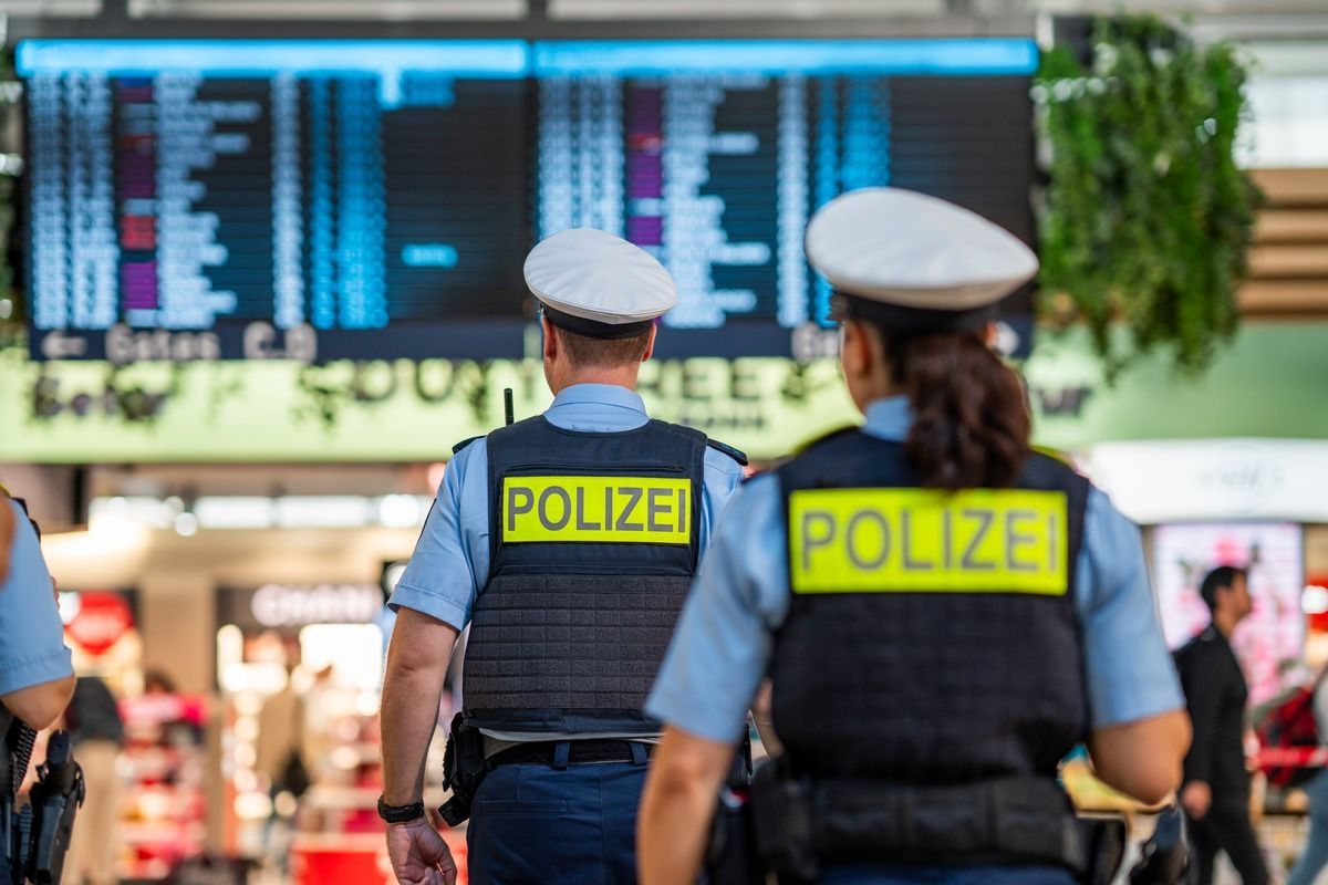 Kofferdiebstahl am Flughafen Köln/Bonn: Bundespolizei stellt Tatverdächtigen.
