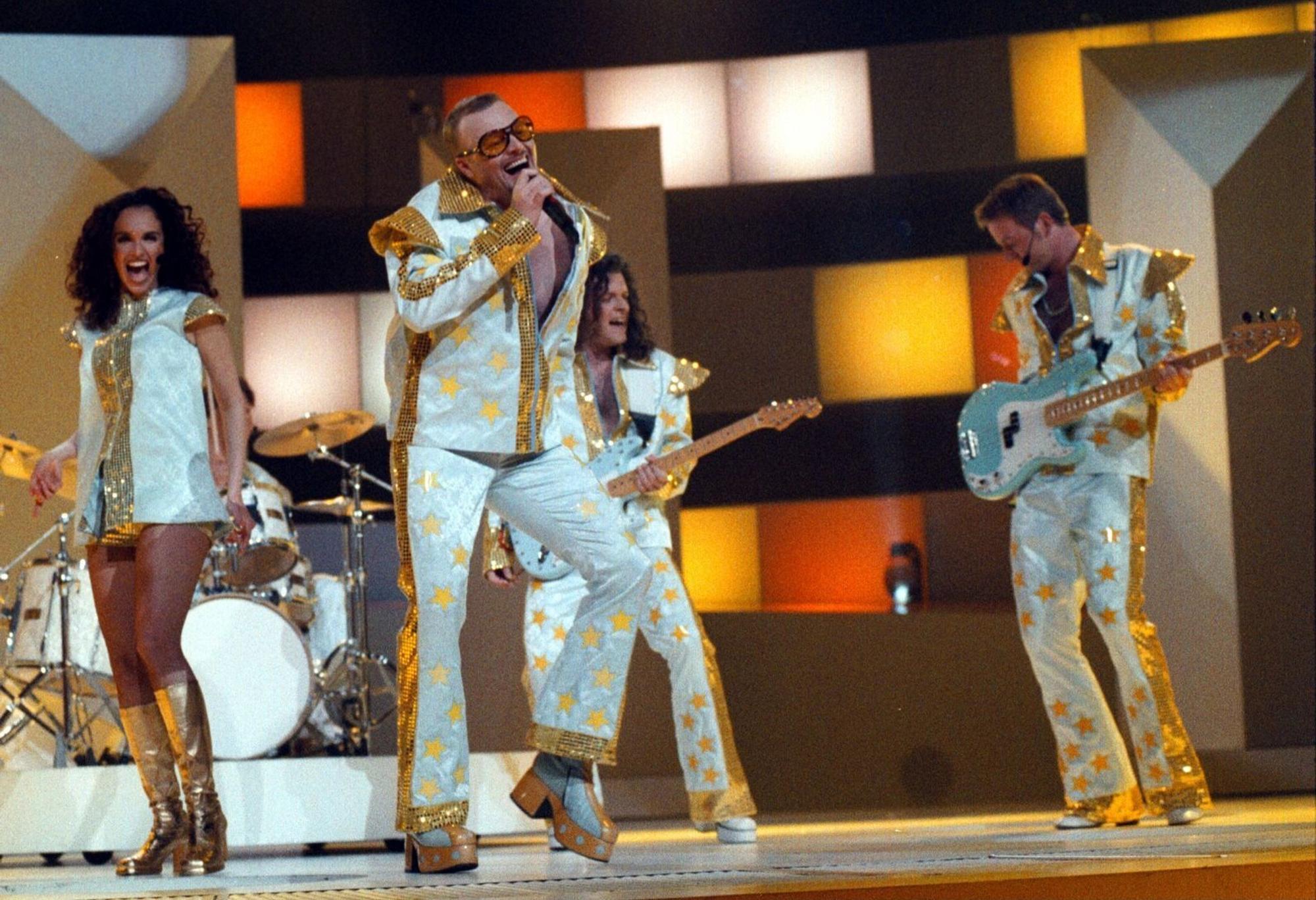 Mit dem Gaga-Song „Wadde hadde dudde da“ landete Stefan Raab beim ESC auf Platz fünf. (Bild: Peter Bischoff/Getty Images)