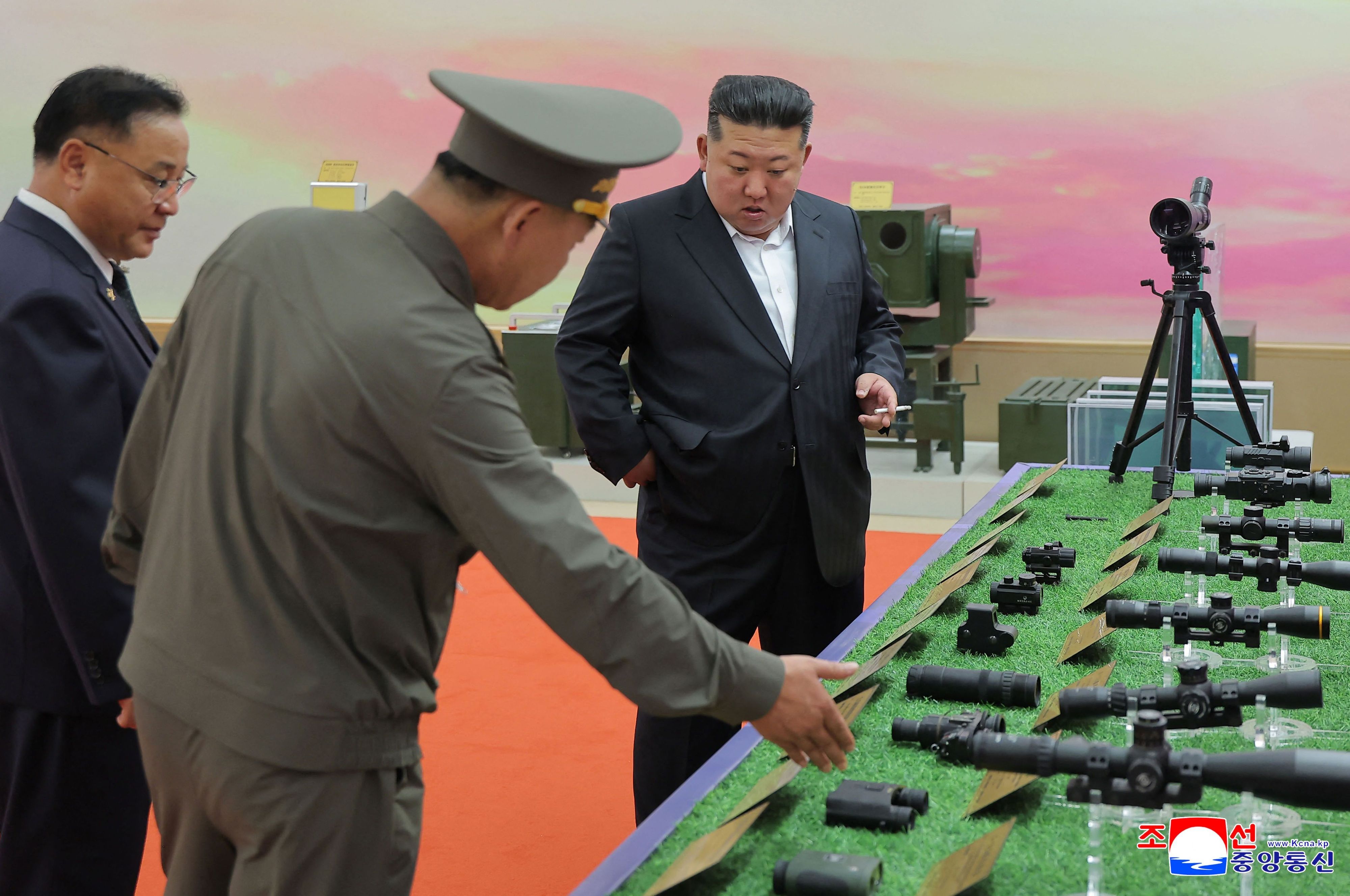 Kim Jong Un raucht