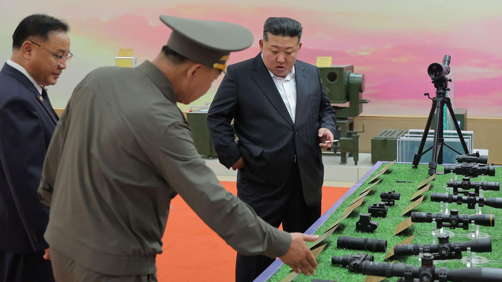 Kim Jong Un raucht