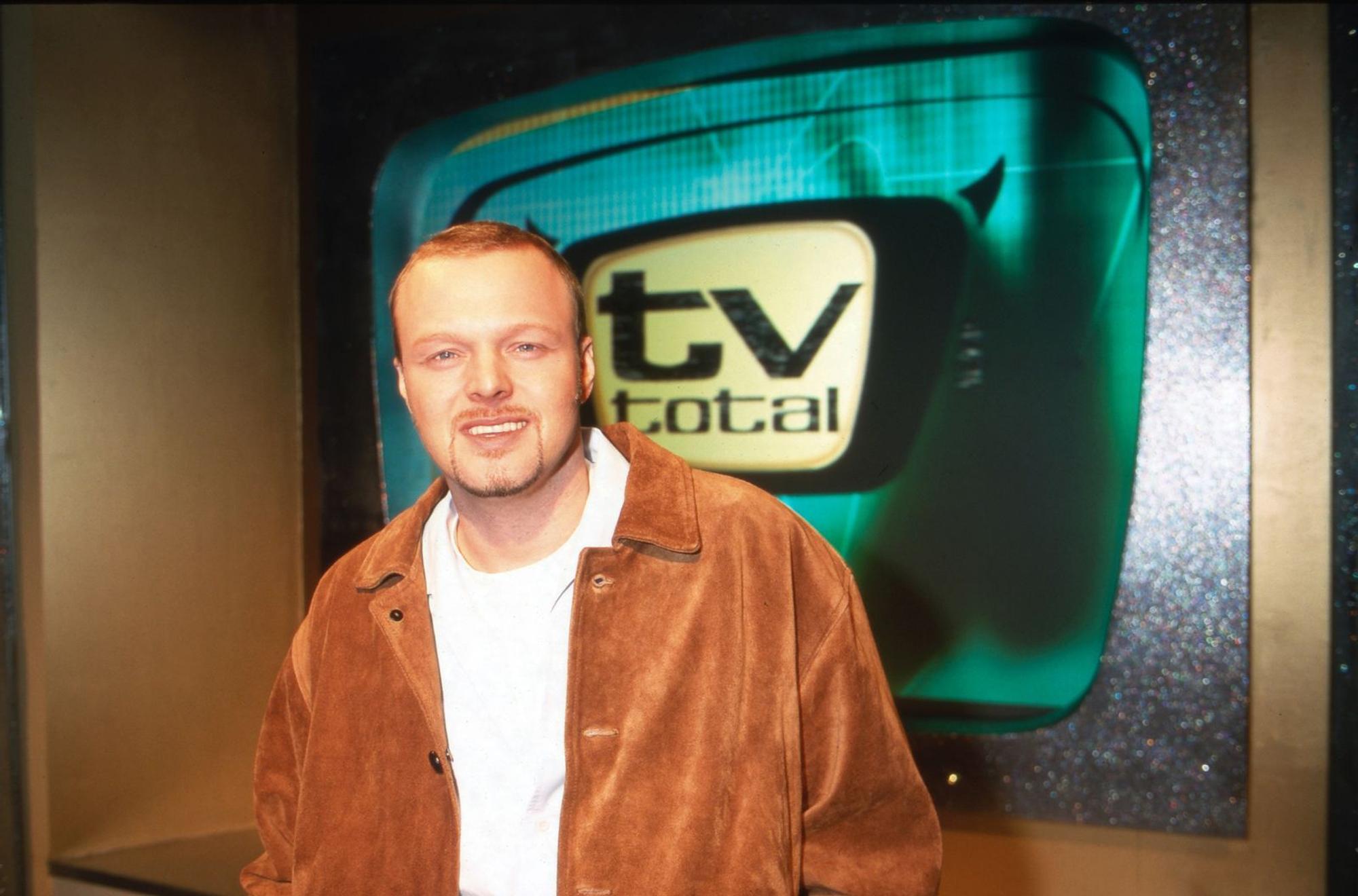 Ab März 1999 moderierte Raab bei ProSieben die Late-Night-Show „TV total“. (Bild: Frank Hempel/United Archives via Getty Images)