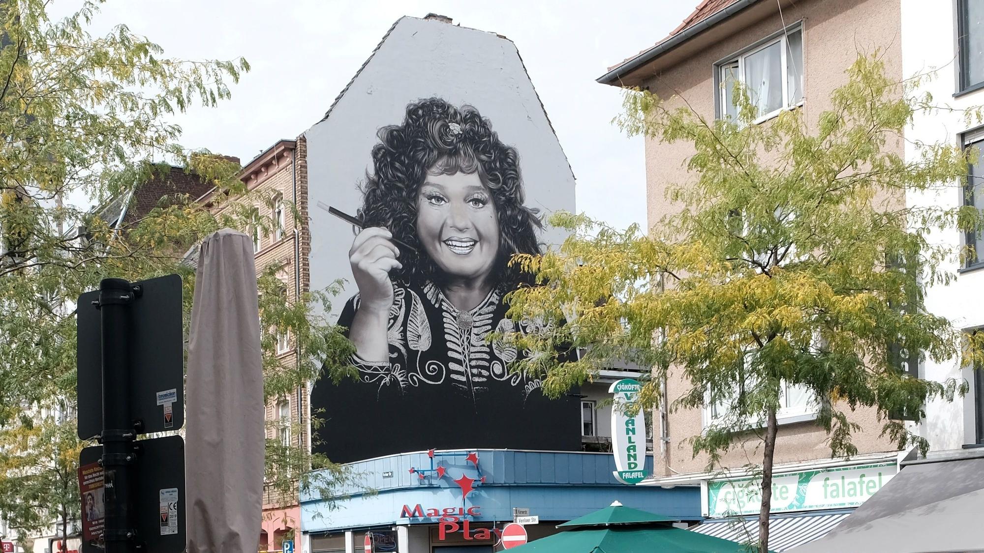 Trude Herr als Wandgemälde auf einem Hausgiebel an der Venloer Strasse, Ecke Körnerstrasse
Foto: Max Grönert