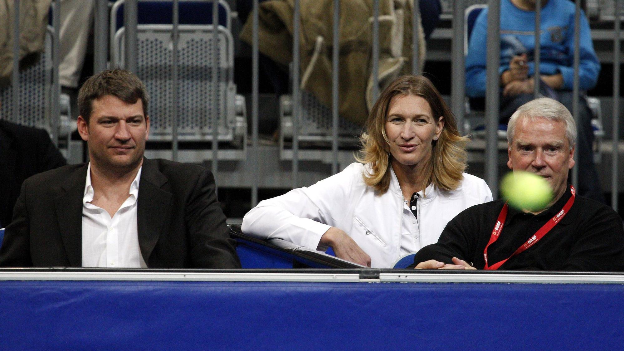 Steffi Graf mit ihrem Bruder Michael am Rande ihres Benefizspiels in Mannheim 2007.