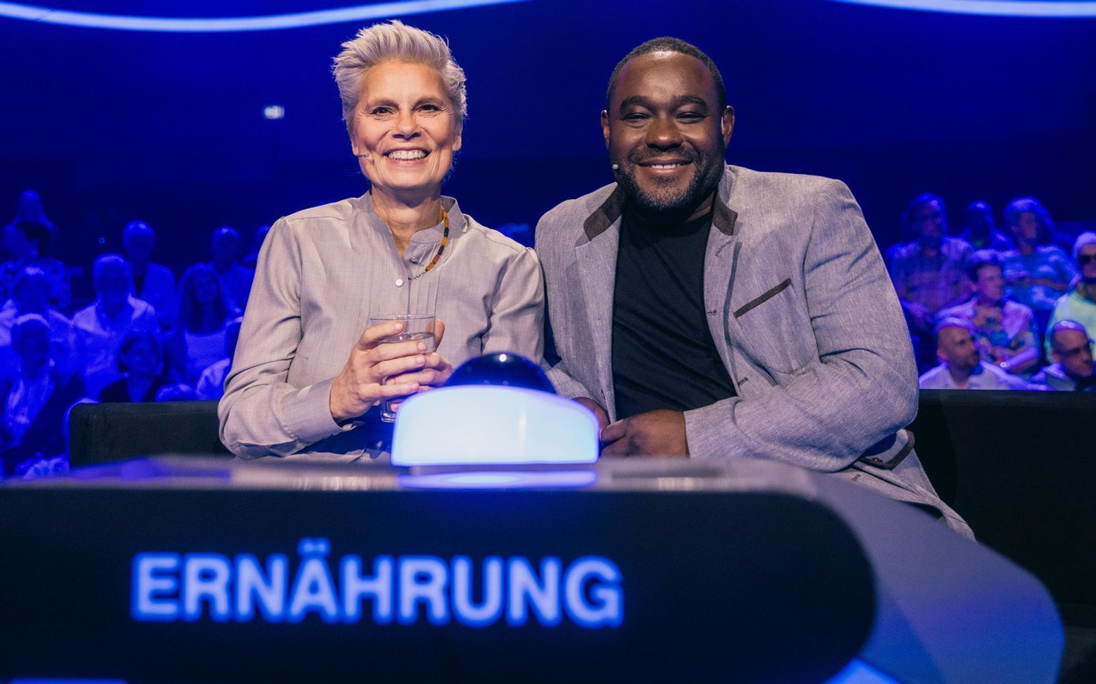 Am Mittwoch, 21. Oktober, zu Gast bei „Der Quiz-Champion - Das Österreich-Deutschland-Special“: Sarah Wiener und Nelson Müller kennen sich bestens mit dem Thema „Ernährung“ aus. (Bild: ZDF/Thomas Kierok)