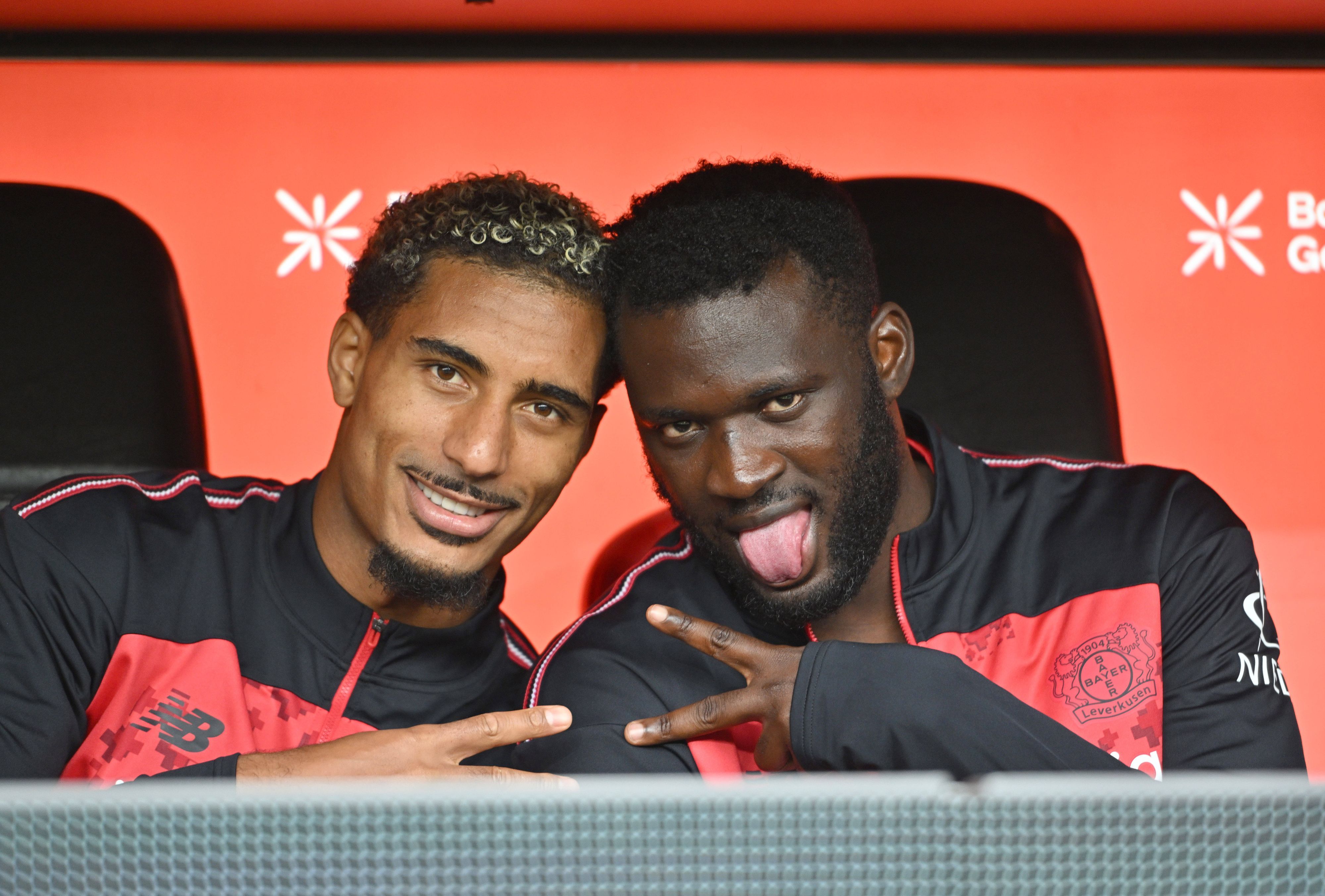 l-r Loic Bade Loic BadeBayer Leverkusen, Victor Boniface Bayer Leverkusen Gestik, auf der Ersatzbank. Fussball 1. Bundesliga, 6.Spieltag, Bayer 04 Leverkusen - SC Freiburg, am 18.10.2026 in Leverkusen/ Deutschland. DFL regulations prohibit any use of photographs as image sequences and/or quasi-video *** l r Loic Bade, Loic Bade, Bayer Leverkusen Victor Boniface, Bayer Leverkusen gesturing on the bench soccer 1. Bundesliga, Matchday 6, Bayer 04 Leverkusen vs. SC Freiburg, on October 18, 2026, in Leverkusen, Germany. DFL regulations prohibit any use of photographs as image sequences and/or quasi-video.