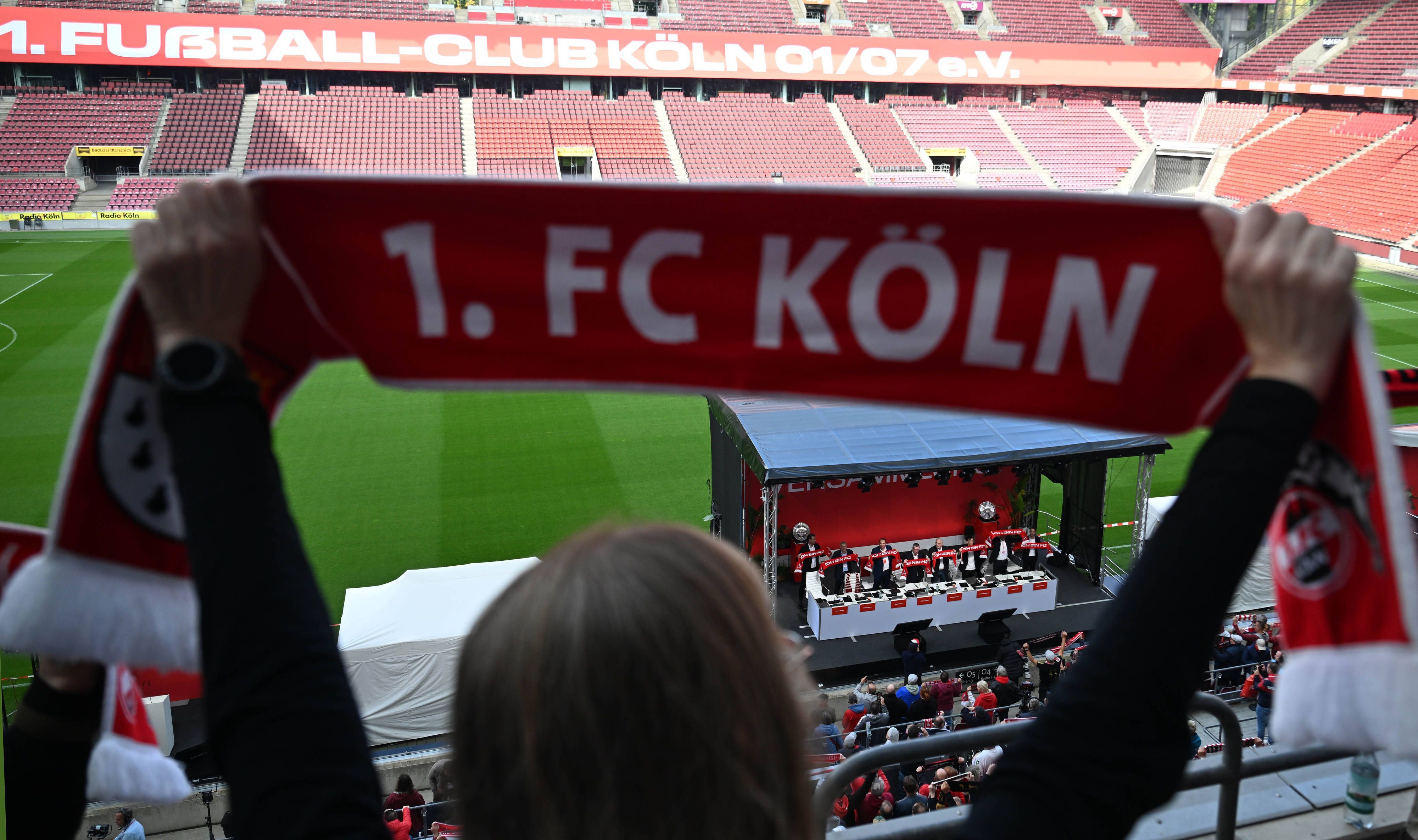 Die Vorstandswahl im vergangenen September fand im Rhein-Energie-Stadion statt. Nun zieht der 1. FC Köln in die Messe um.