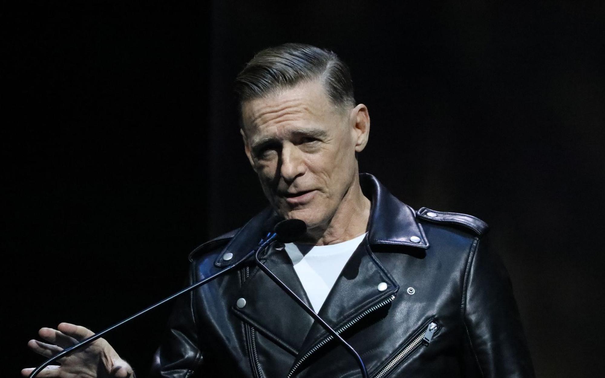 Der kanadische Sänger Bryan Adams (Bild) scheint wenig von Friedrich Merz zu halten. (Bild: 2022 Getty Images/Jeremy Chan)
